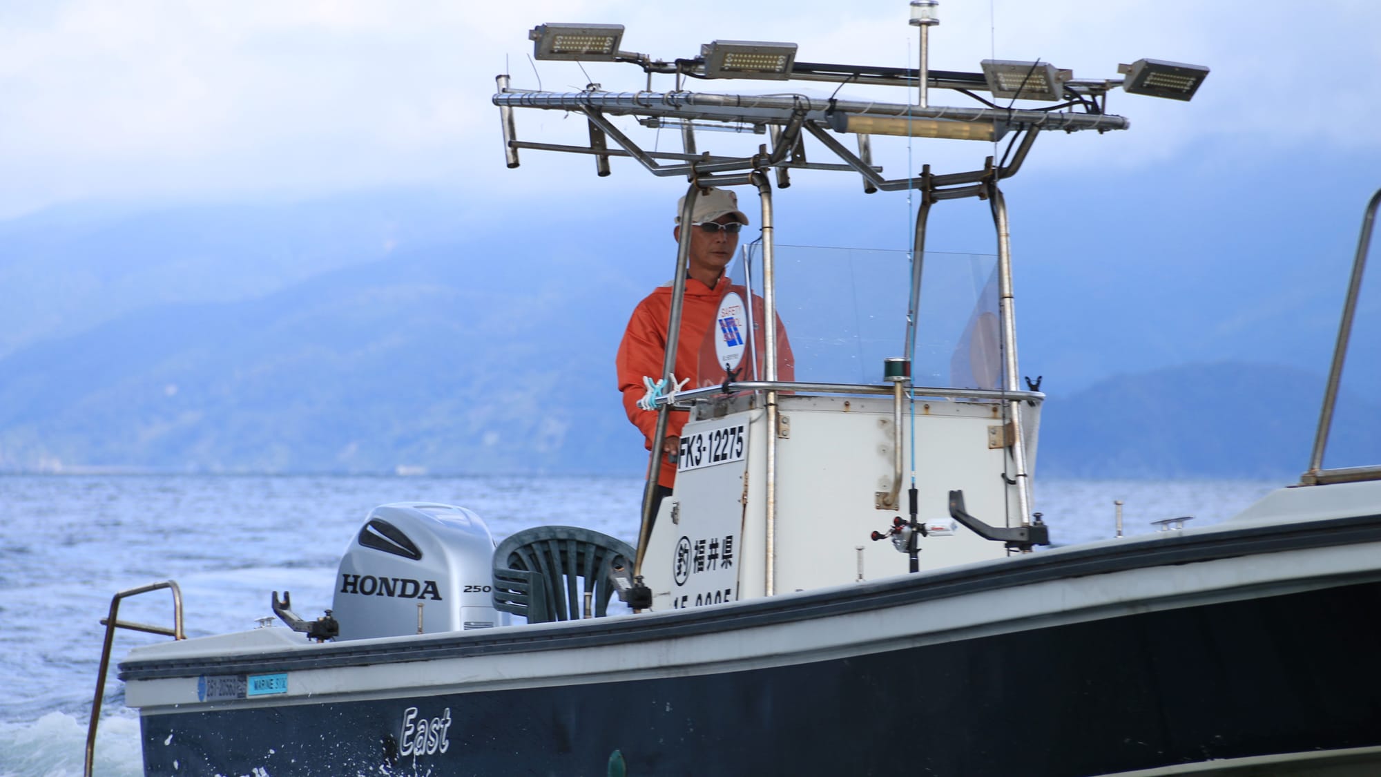 Higashi Ryokan Ferry EAST Our experienced husband will give you a lecture on the best fishing spots and how to fish.