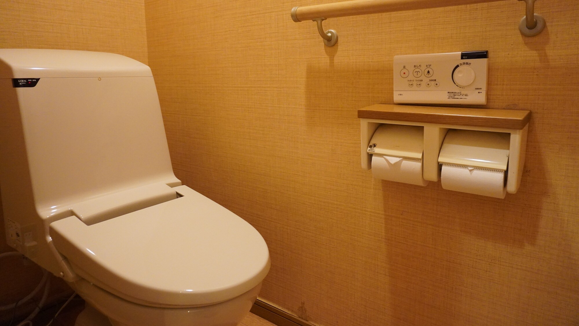 Guest room with pottery bath on the 1st floor of the main building