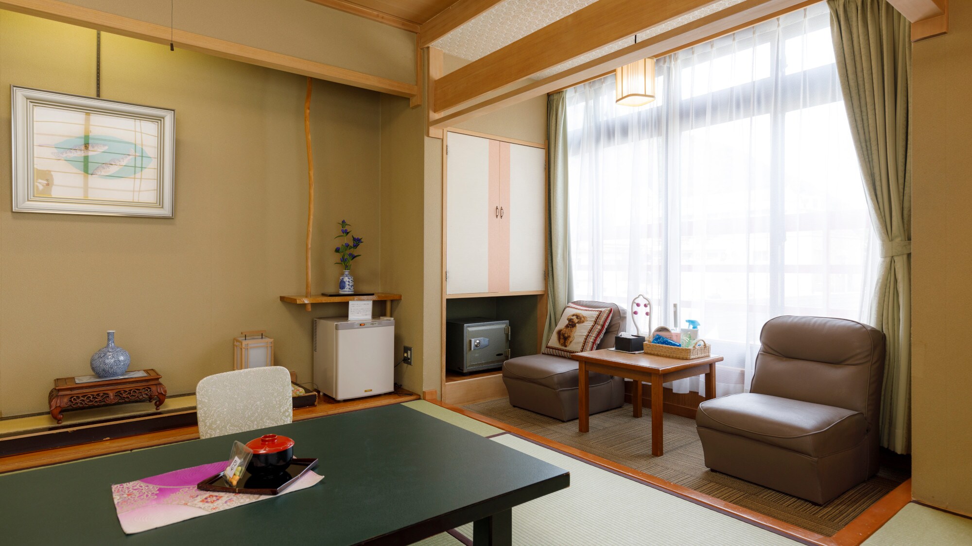 [Japanese-style room 8-10 tatami mats]