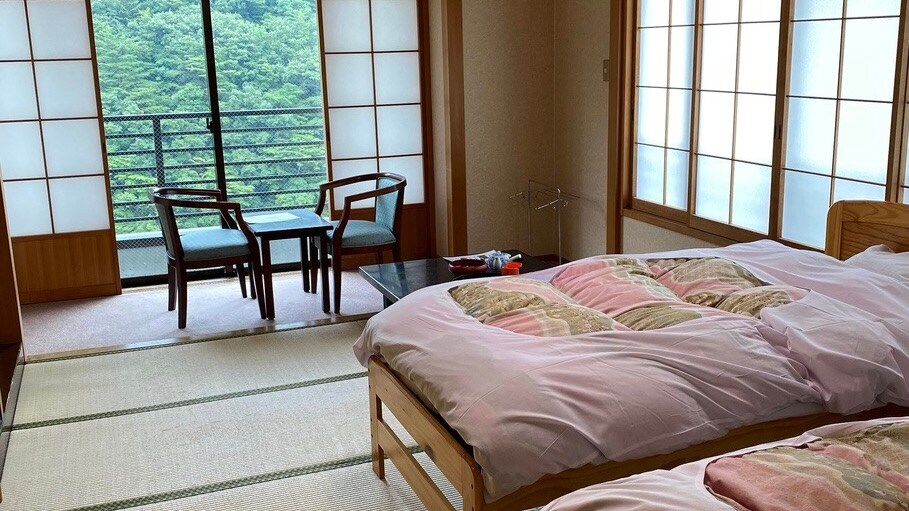 Main building ■Japanese-style room with 10 tatami mats and twin beds (non-smoking)■