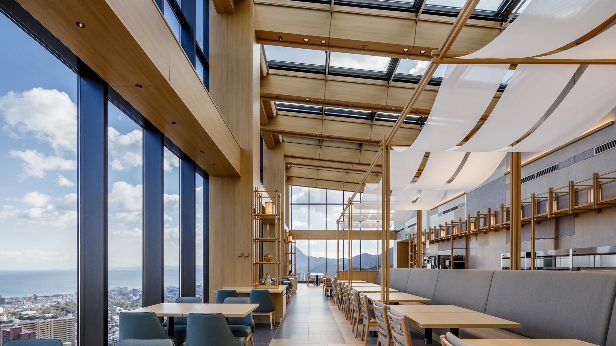 [日本料理 HOSHI] 星館頂樓的自助餐廳 *照片僅供參考