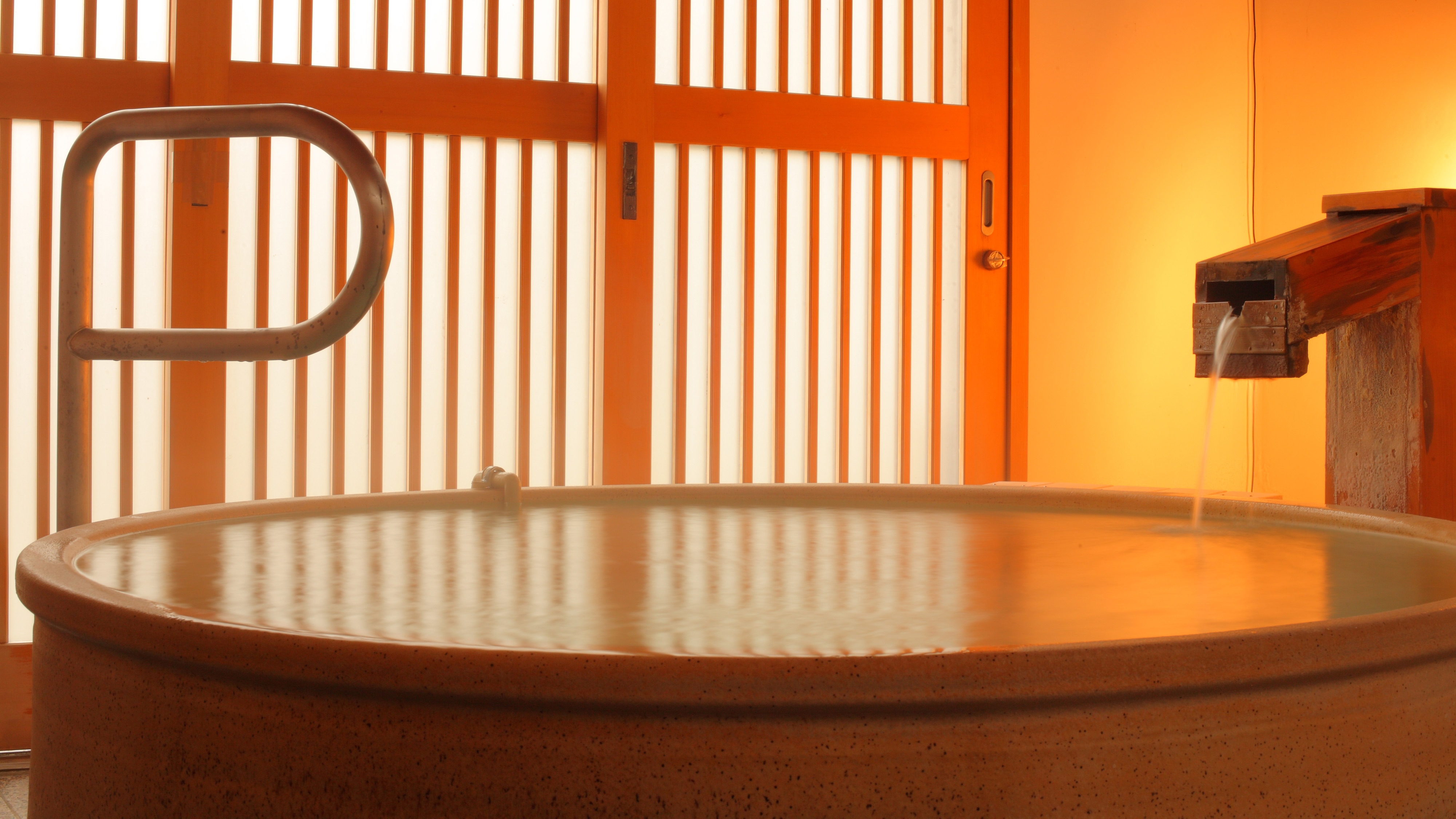 Large public bath "Kin no Yu" Shigaraki pottery bath