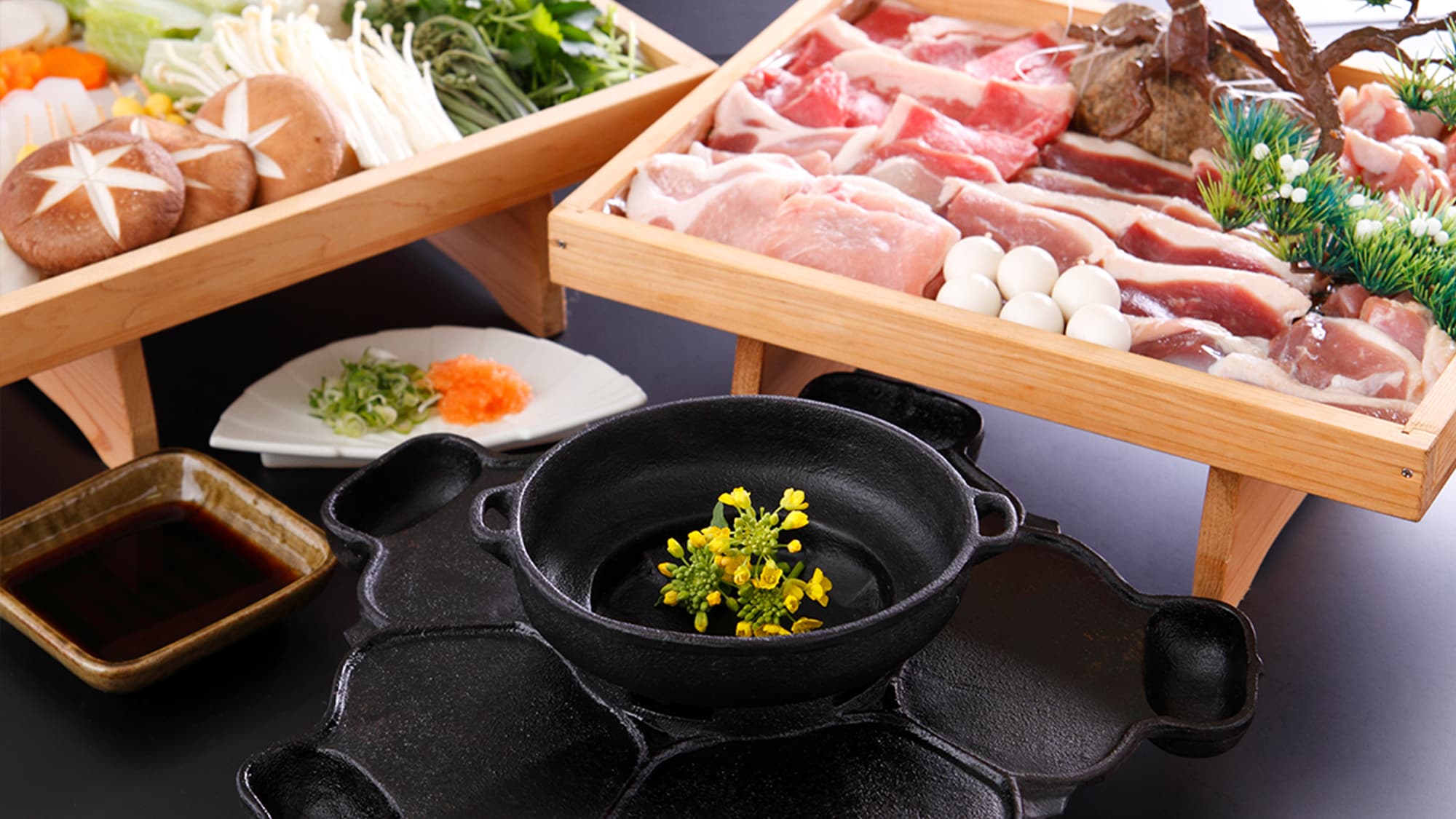 Nikmati 6 jenis daging, hidangan pegunungan, dan romansa sejarah dari spesialisasi kami "Yoshitsune Nabe"