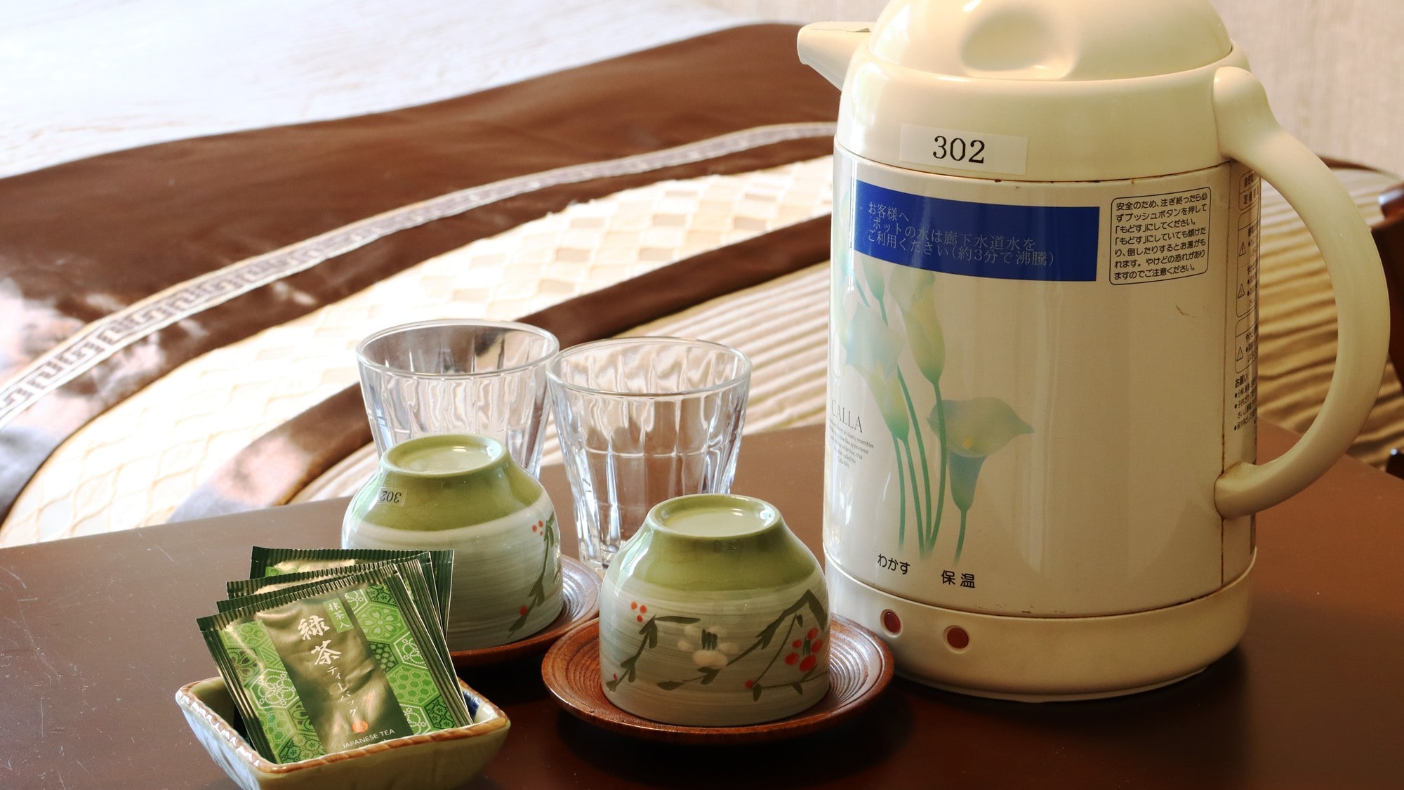 [Amenities] Electric kettle and tea set