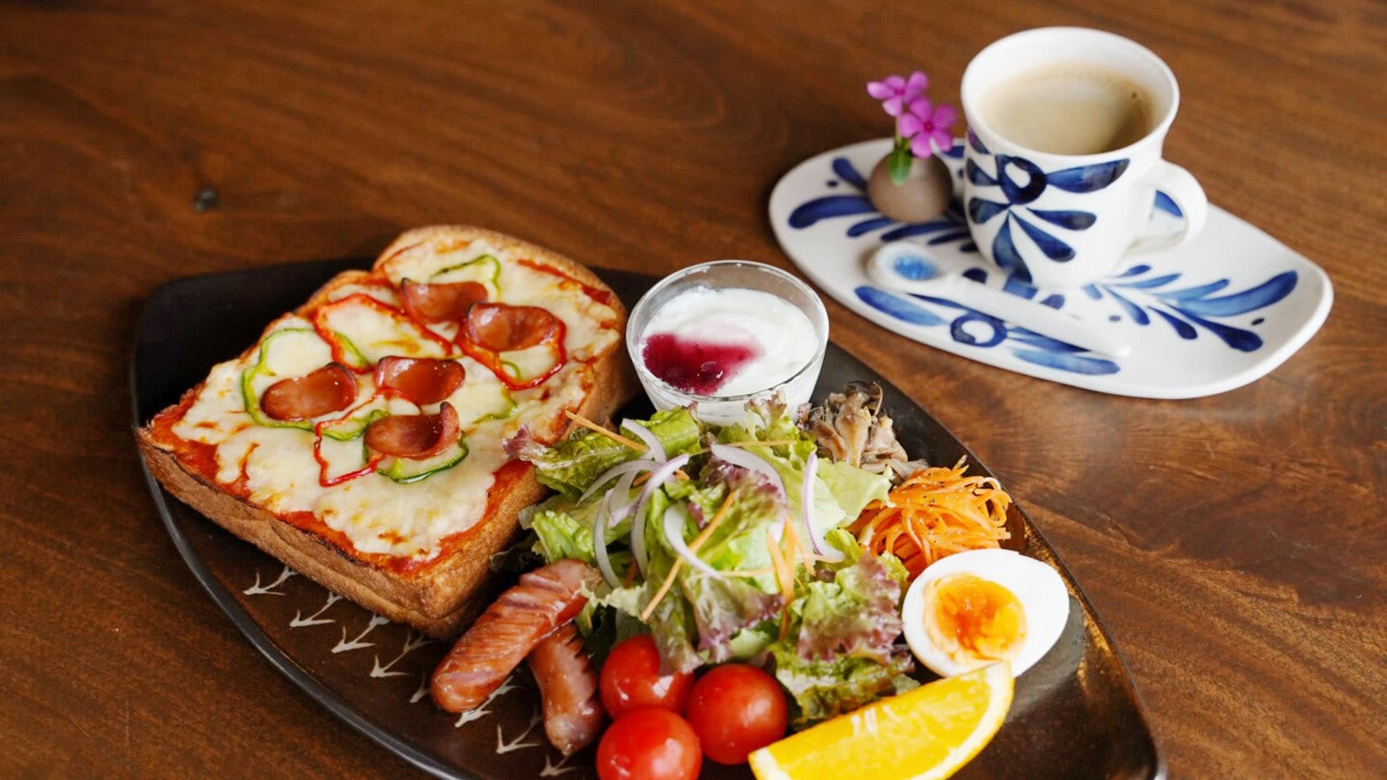 아침 식사 일례 피자 토스트 플레이트