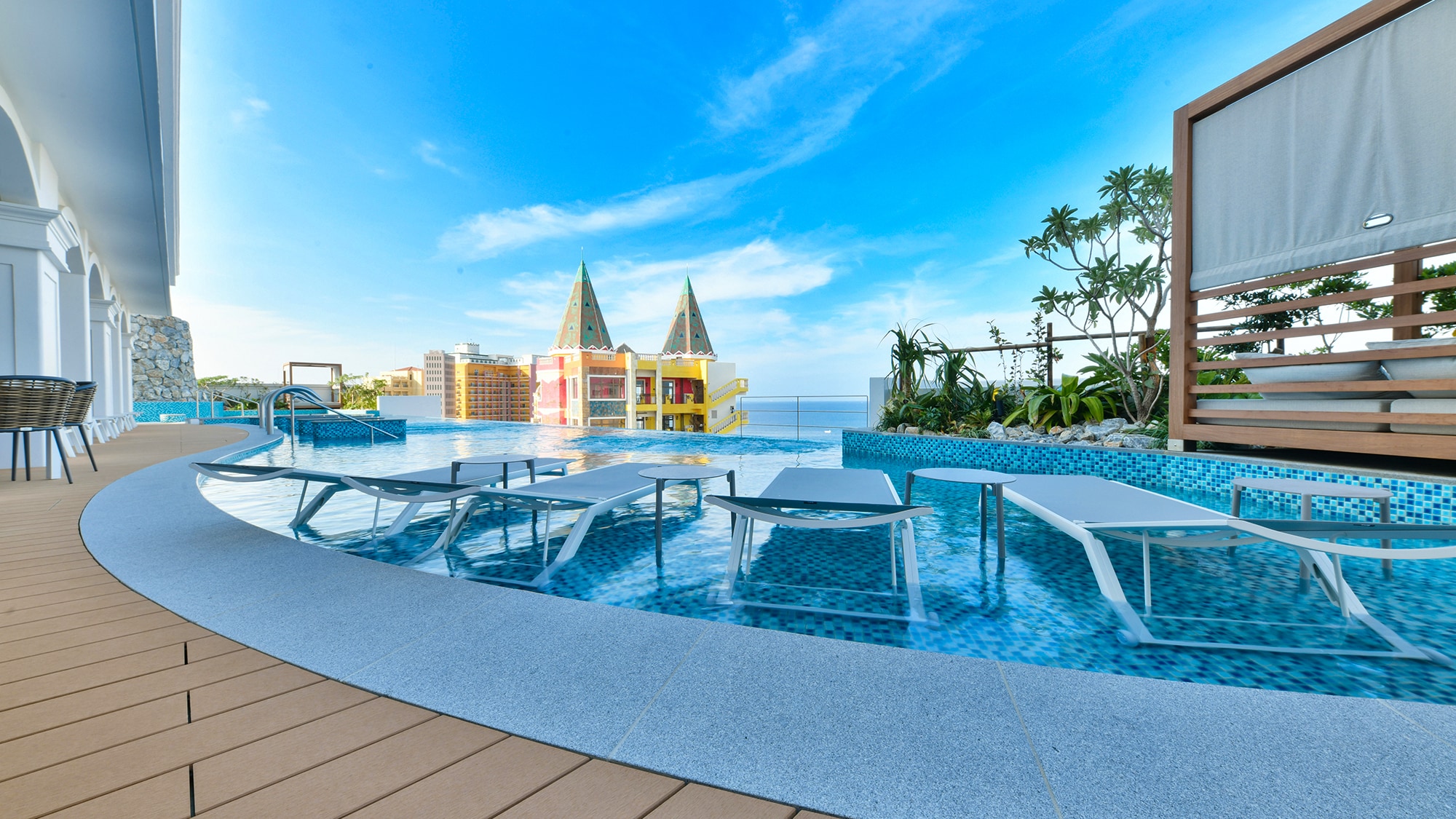 Leco infinity pool