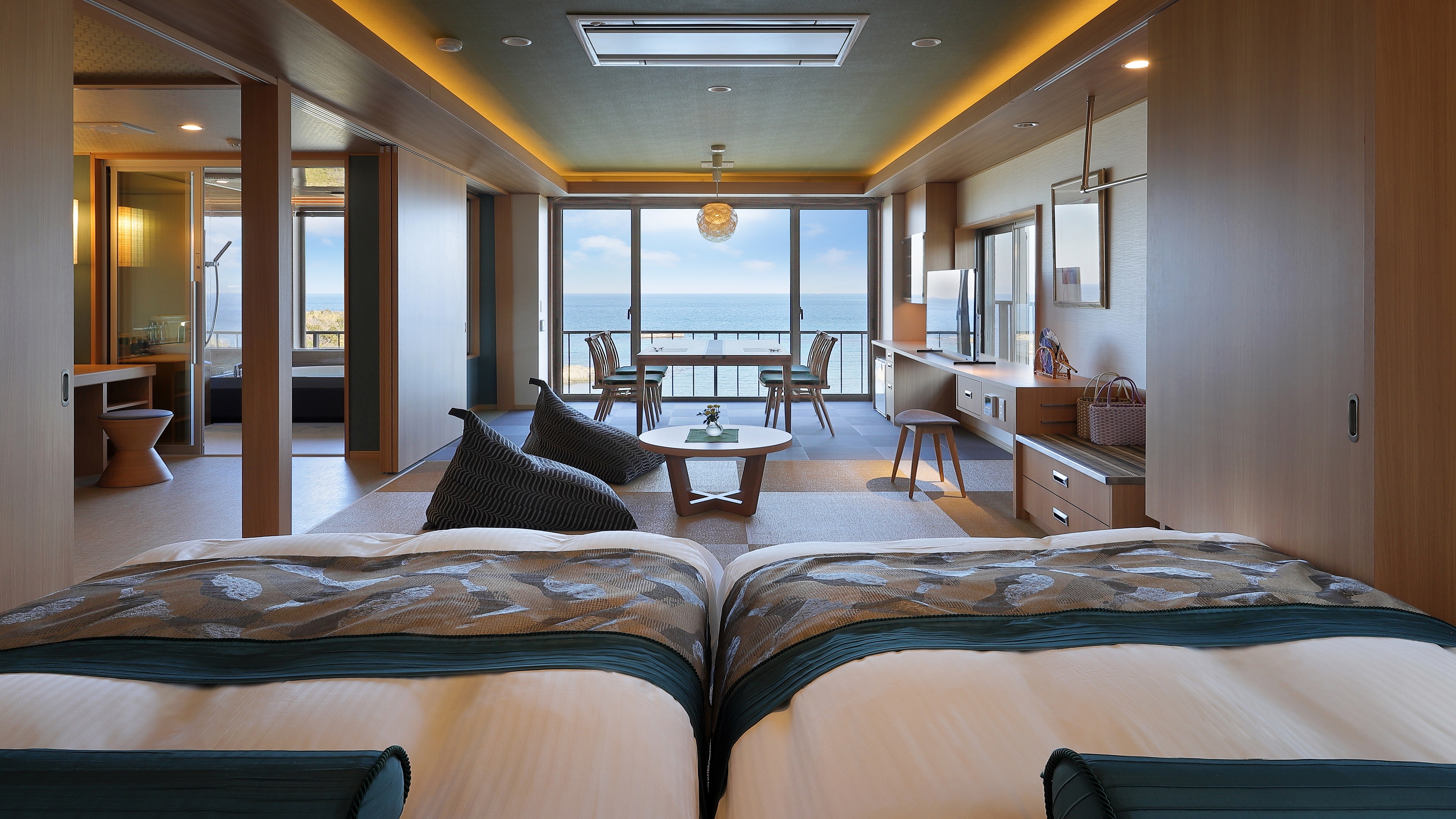 3F Japanese-Western Room A (sea side 8 tatami mats + 18 m2)