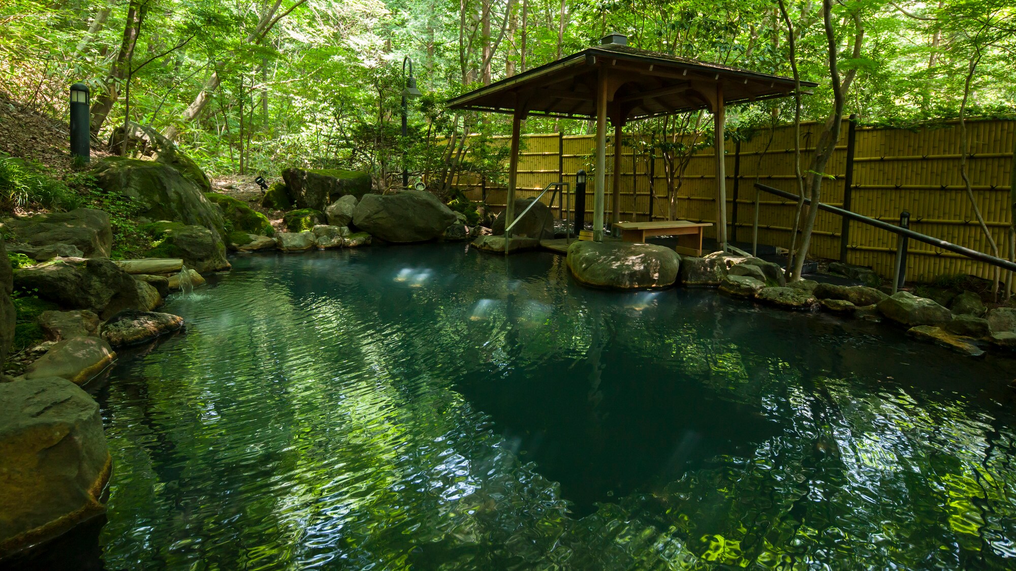  【小型露天浴池】