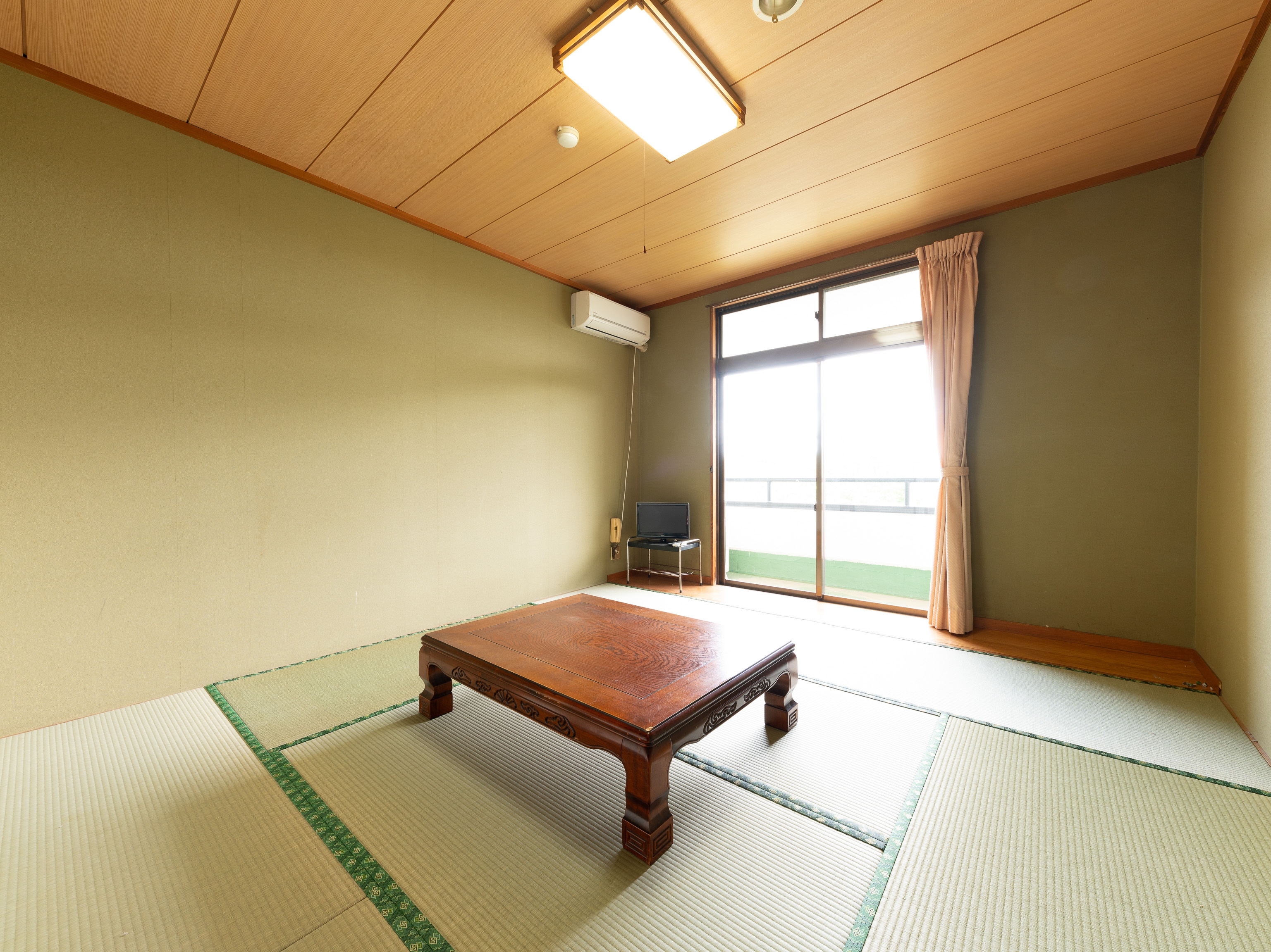 Japanese-style room for 1-4 people (no bath or toilet)1