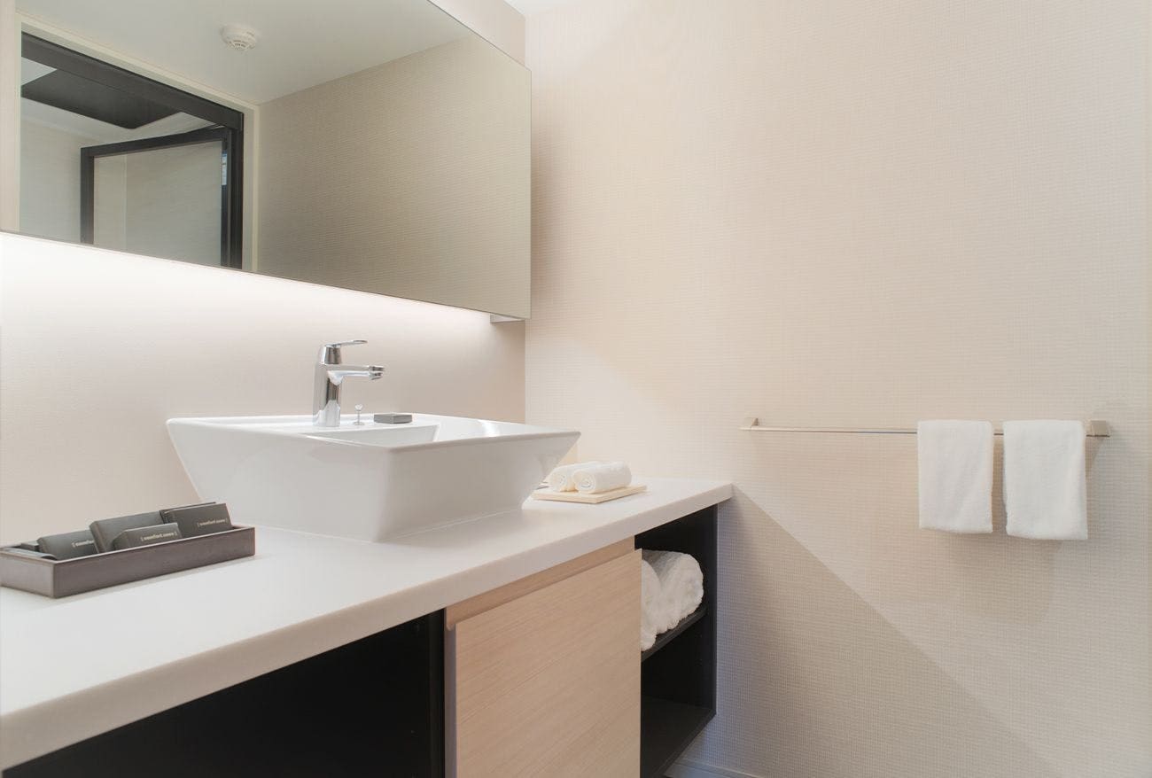 3 bedroom corner suite