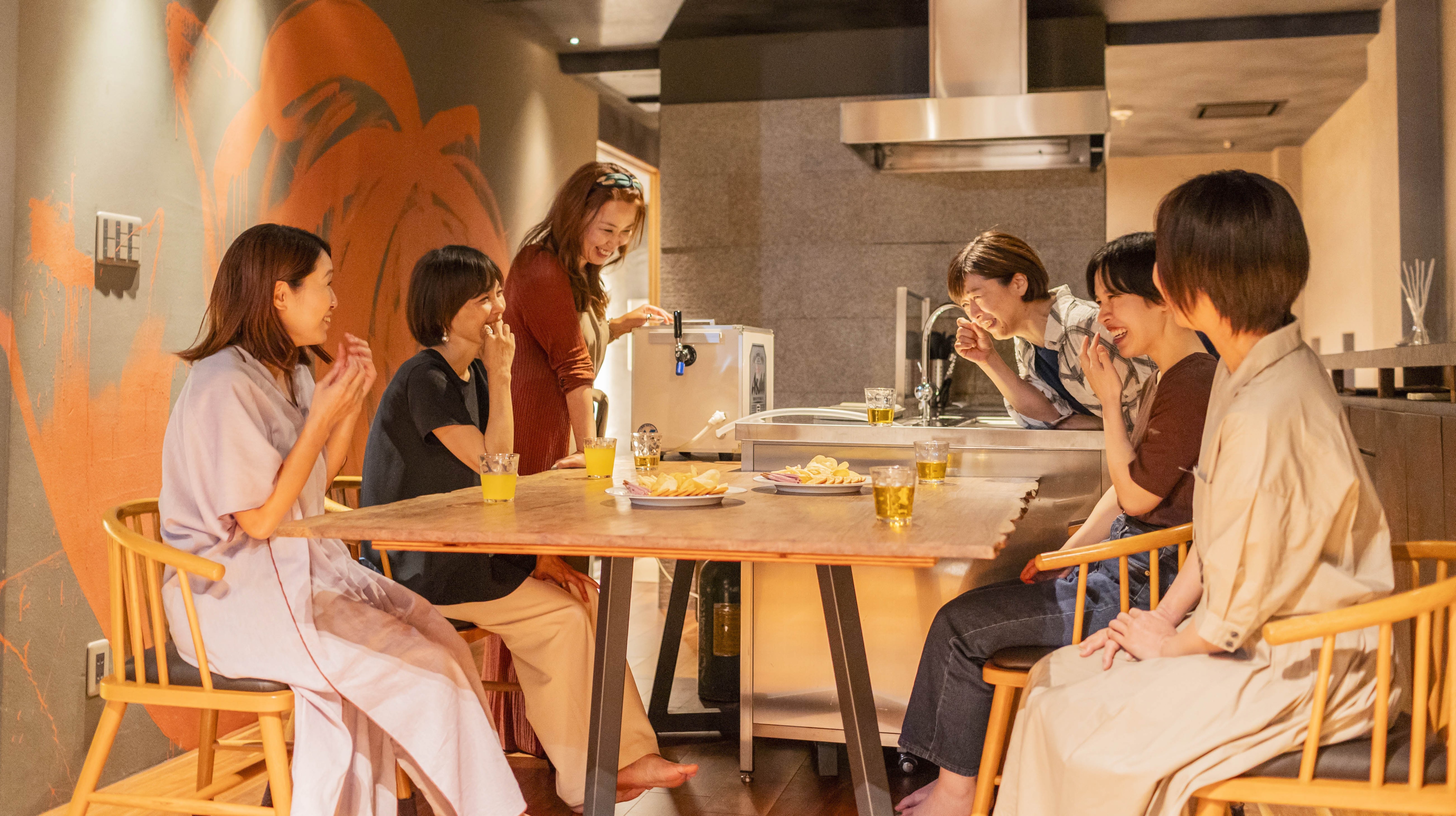 一樓客廳女生聚會