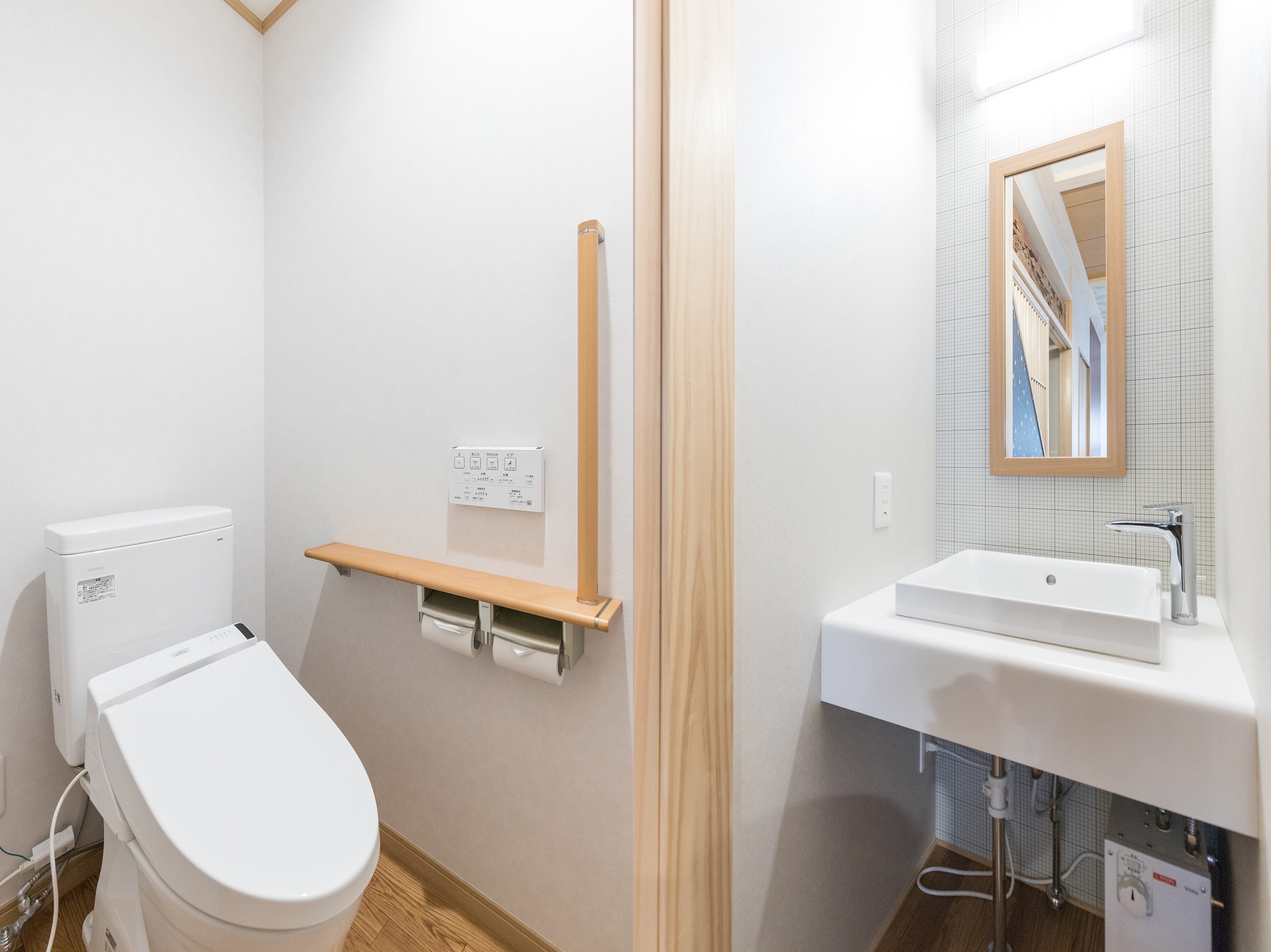 Quad room (no bath) toilet