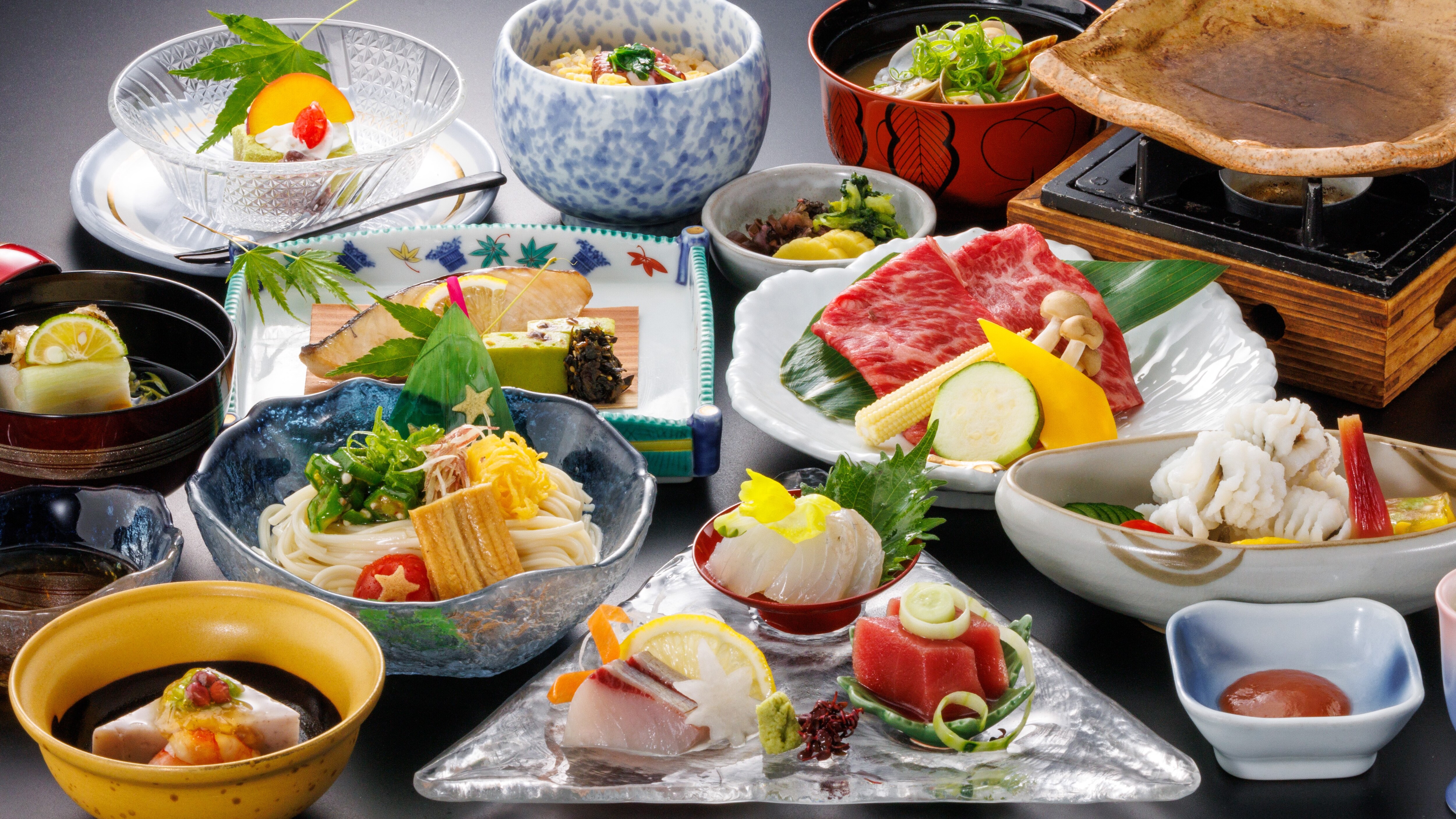 可以享受四季的懷石料理，以當地生產的當地消費為主。