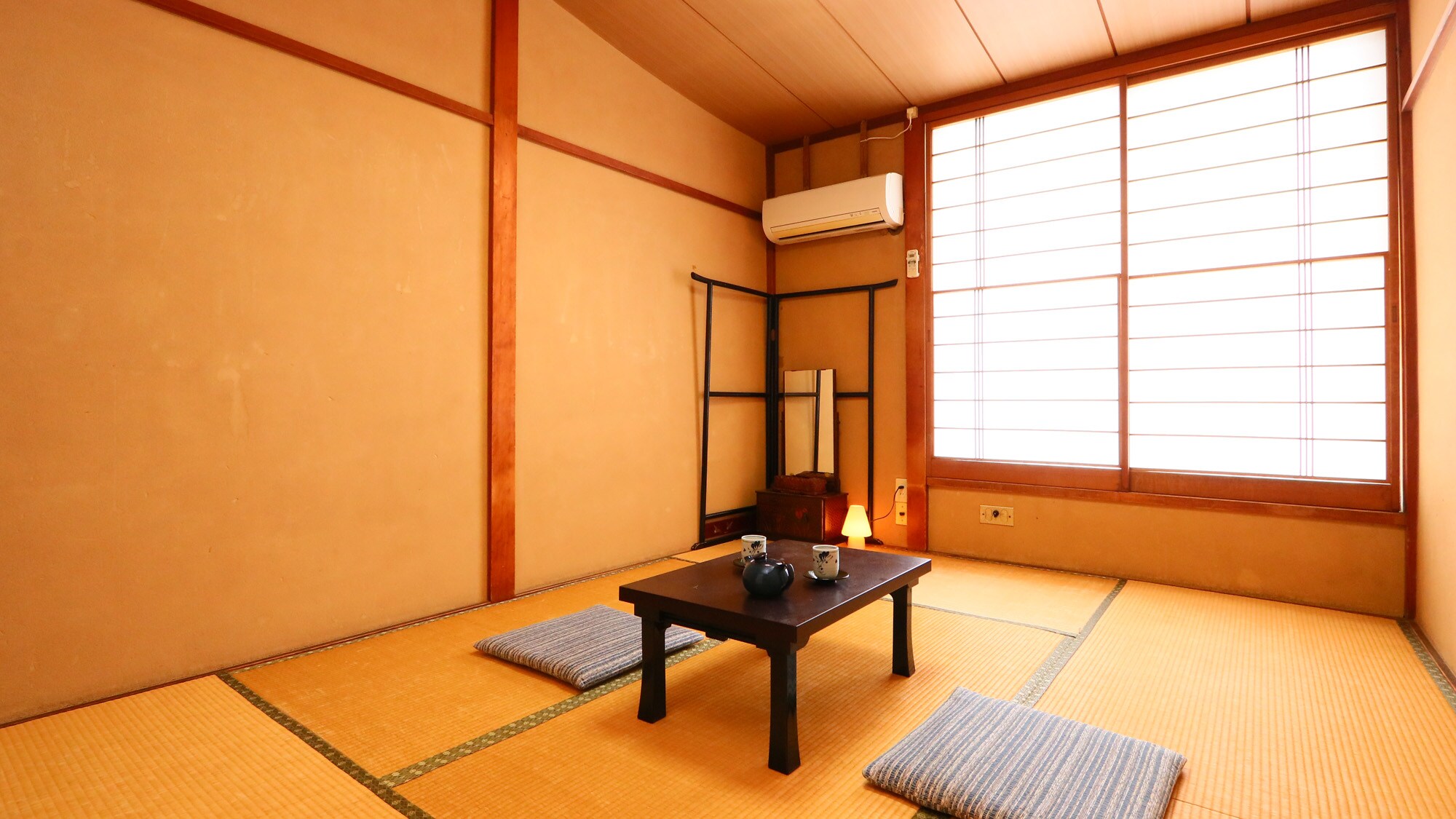 * [Ocean side] 6 tatami mats ◆ Relax with the sound of waves in the background