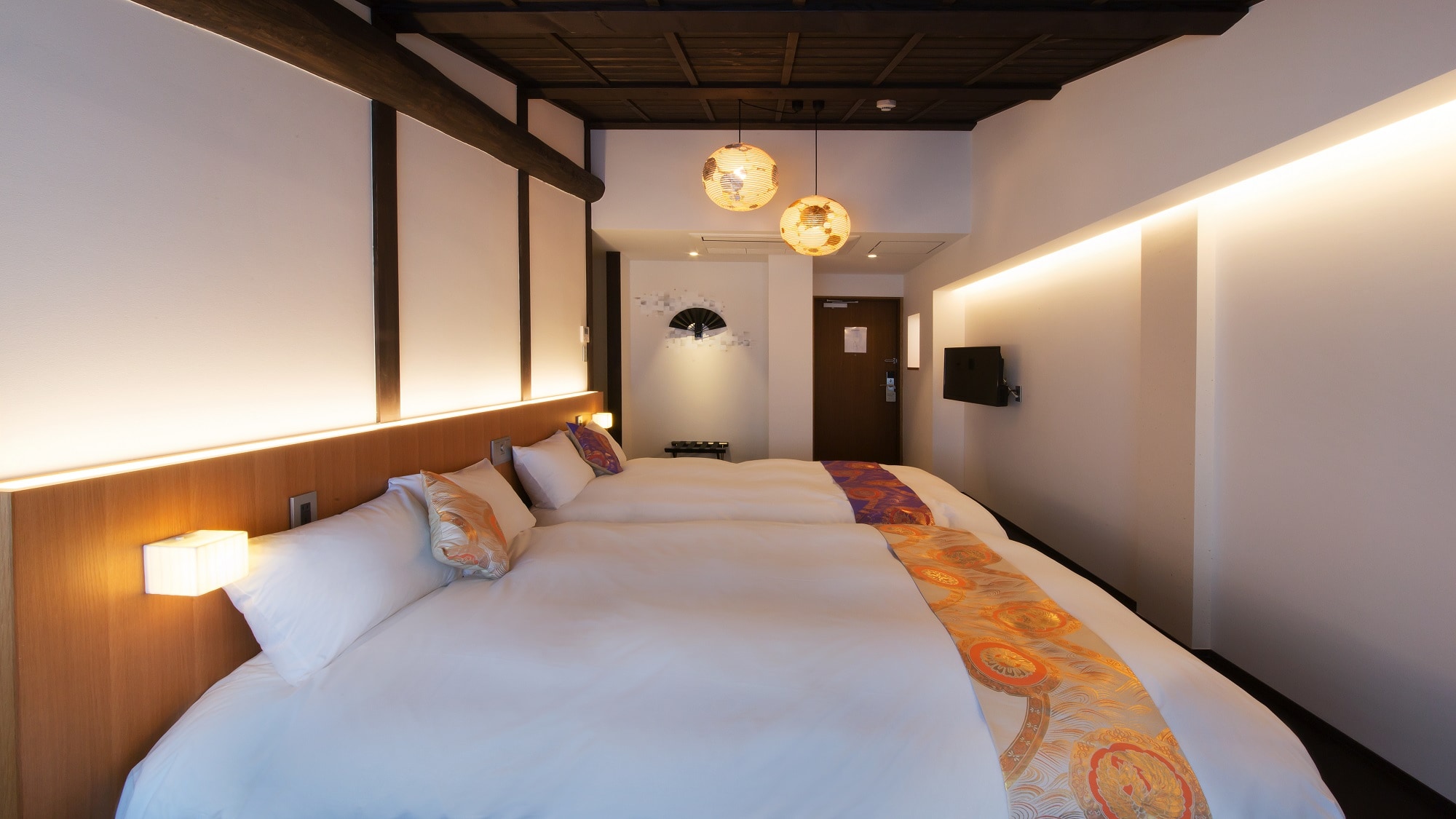 Deluxe triple room