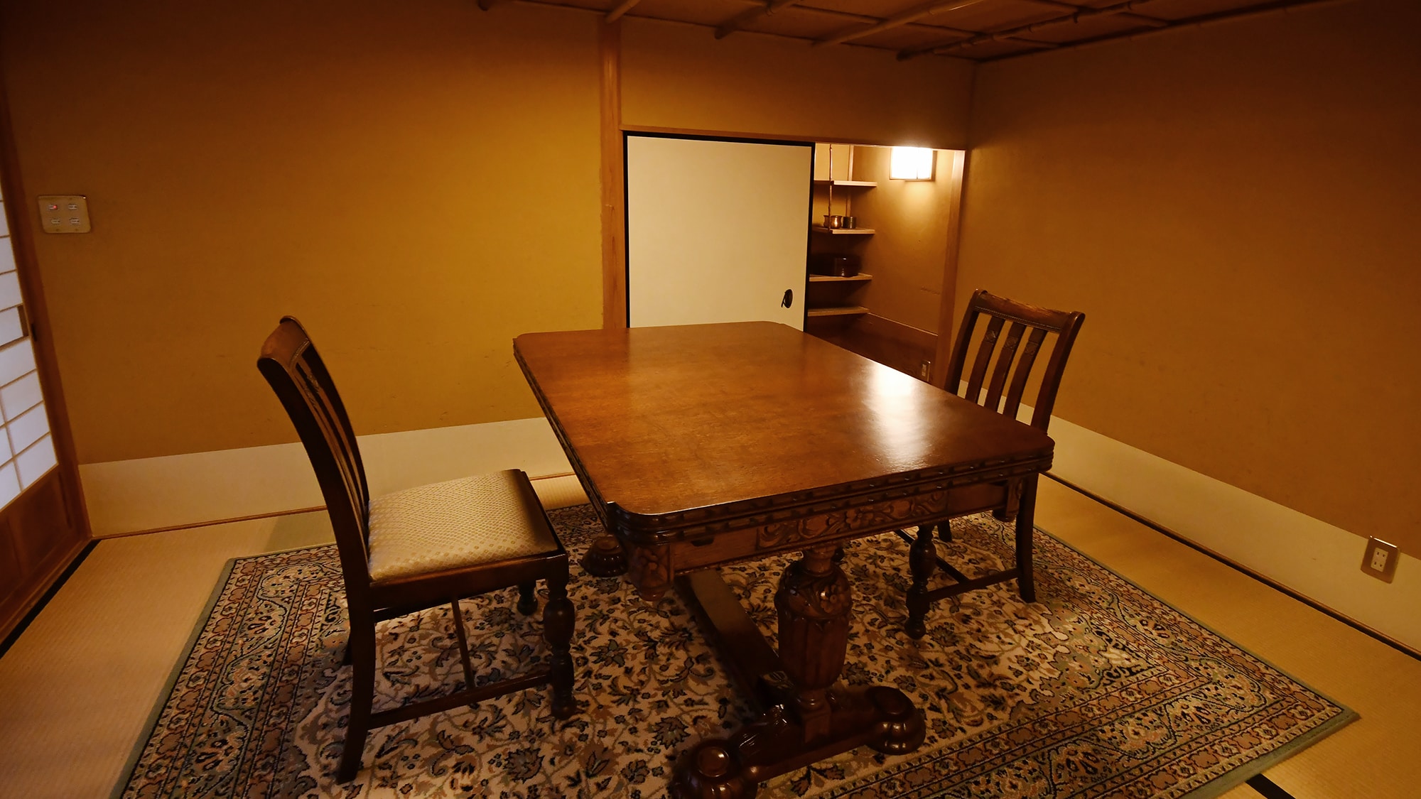 Sukiya-style guest room: Next to the Suzuri-sui room