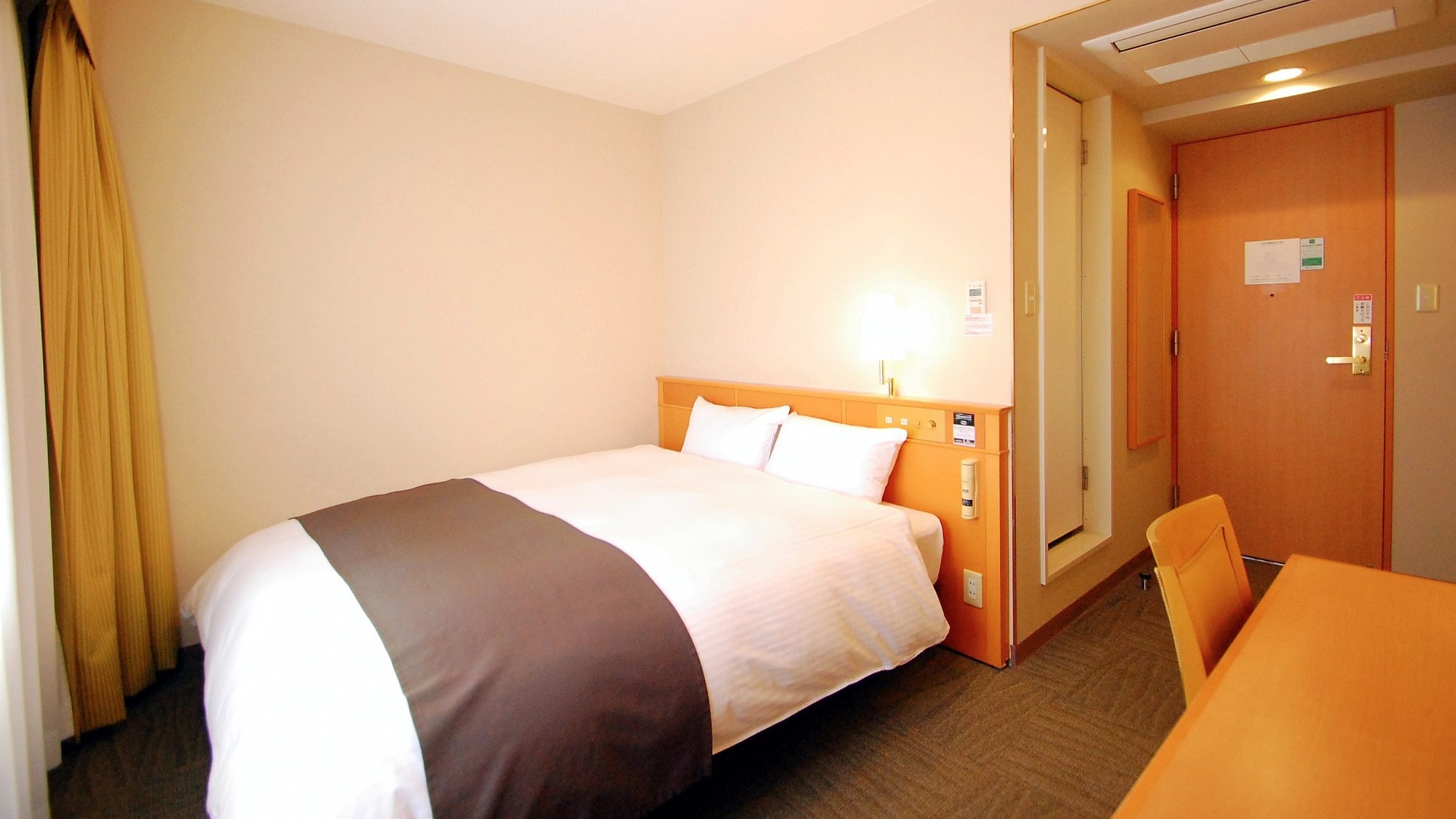 Double room / 160cm width / Unit bath (with bathtub) approx. 15 square meters / Bed size