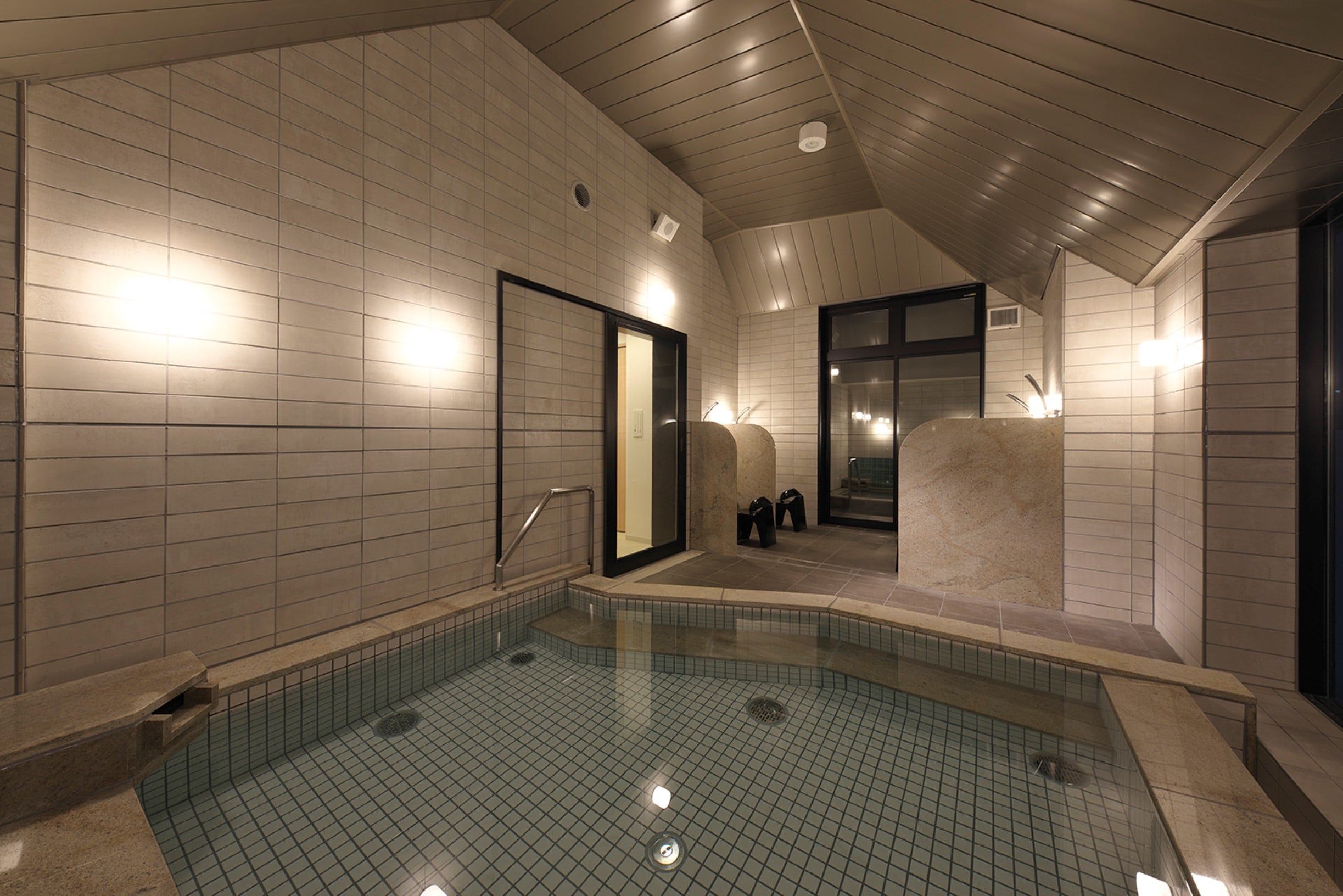 Men's large bath