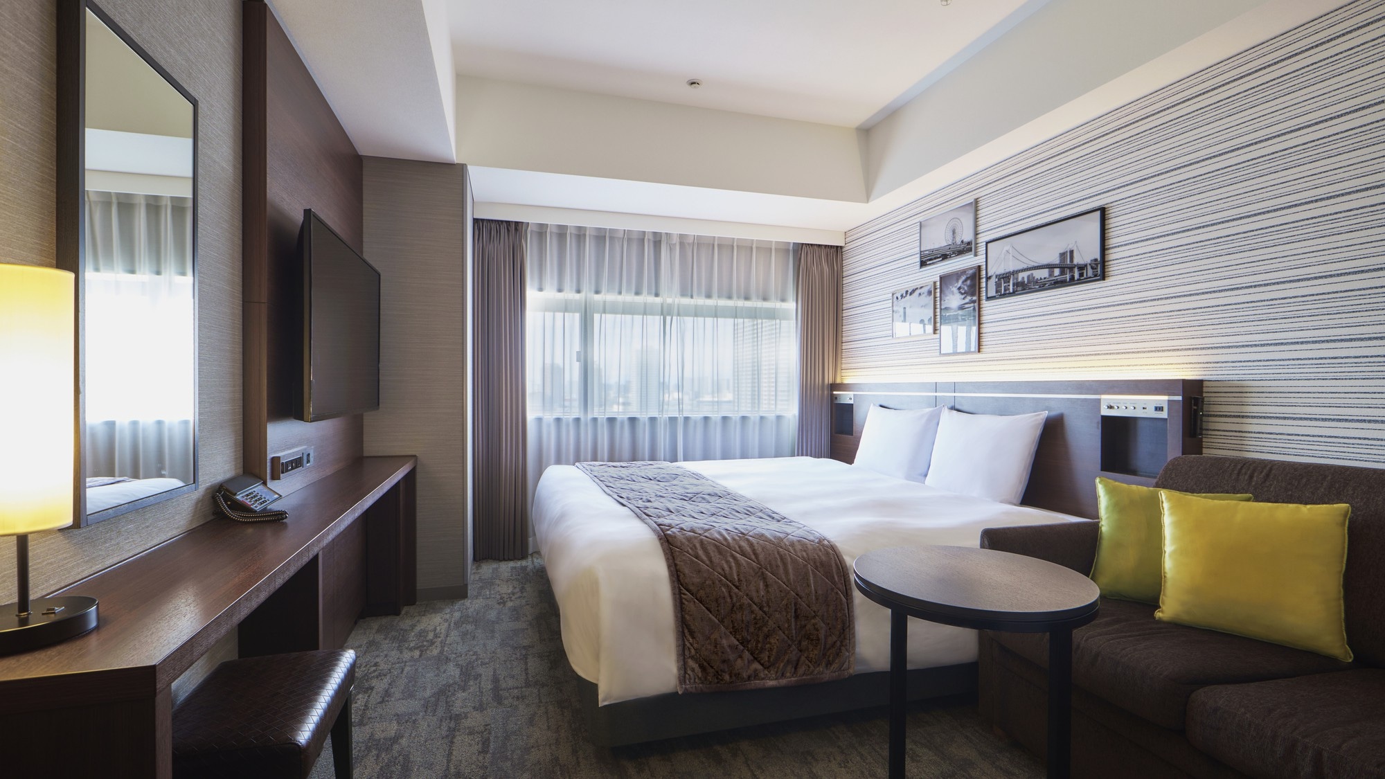 High floor with king bed