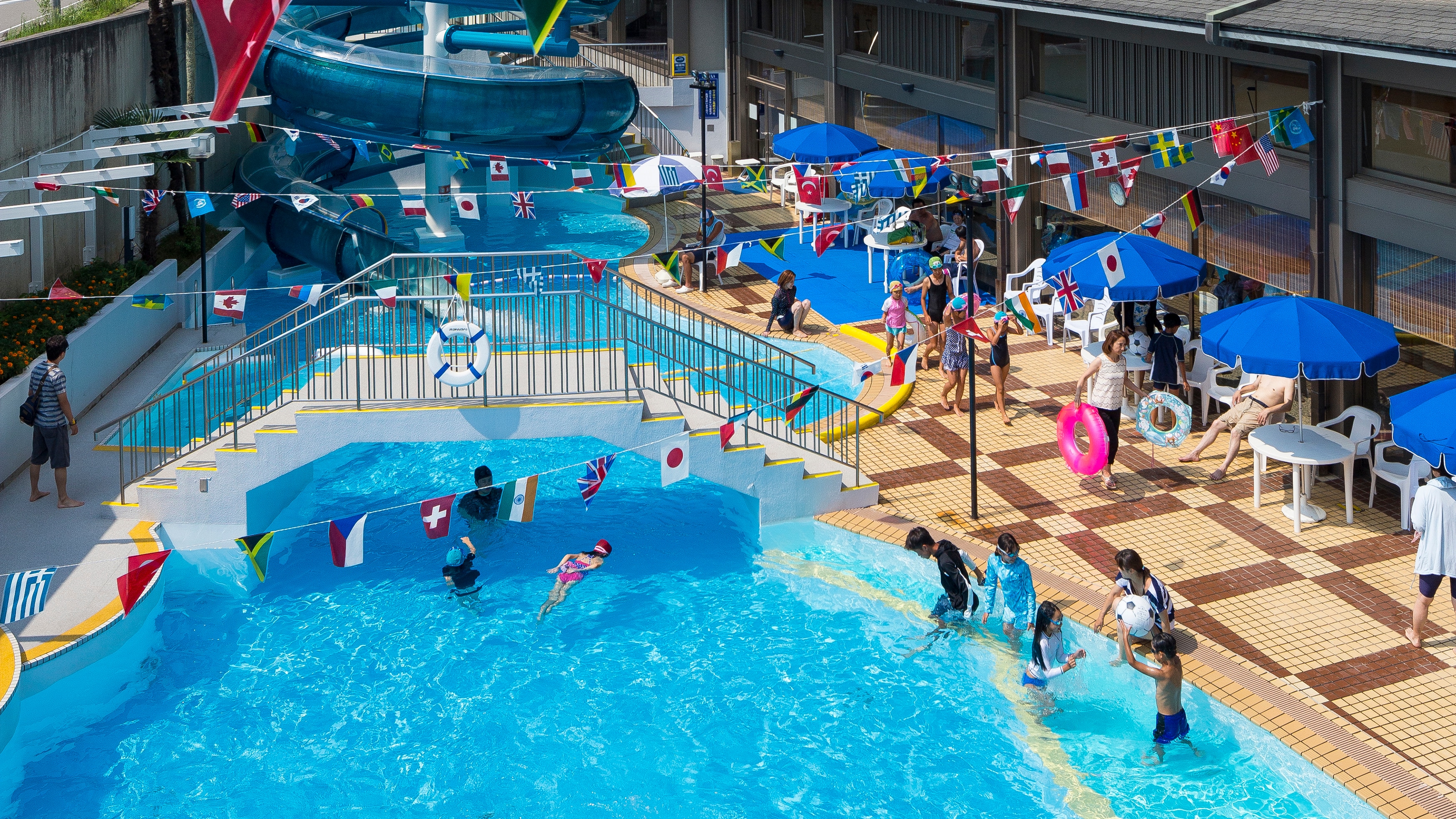 Outdoor pool & waterslide (summer only)