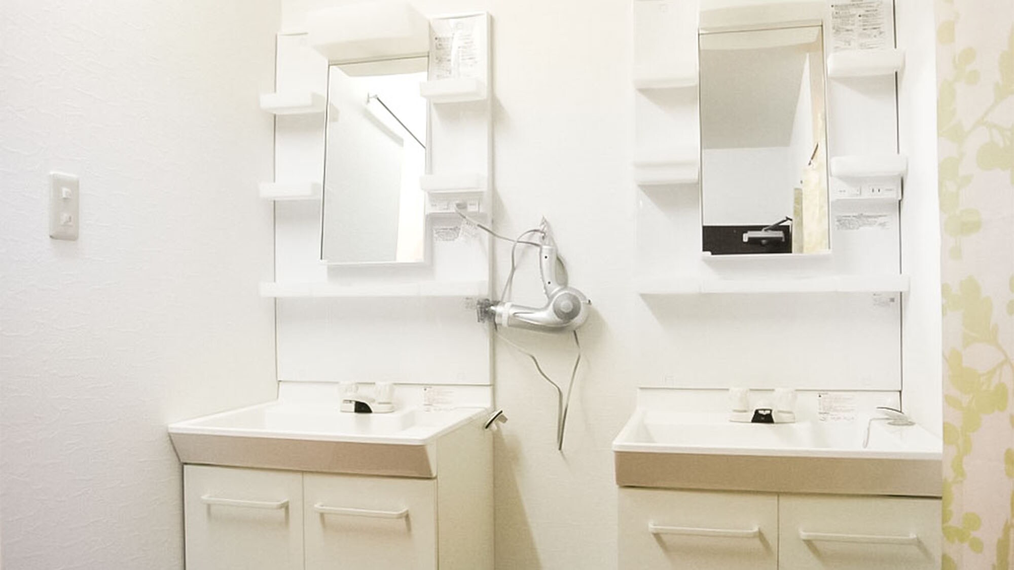 ・ Amenity such as washbasin / toothbrush is charged