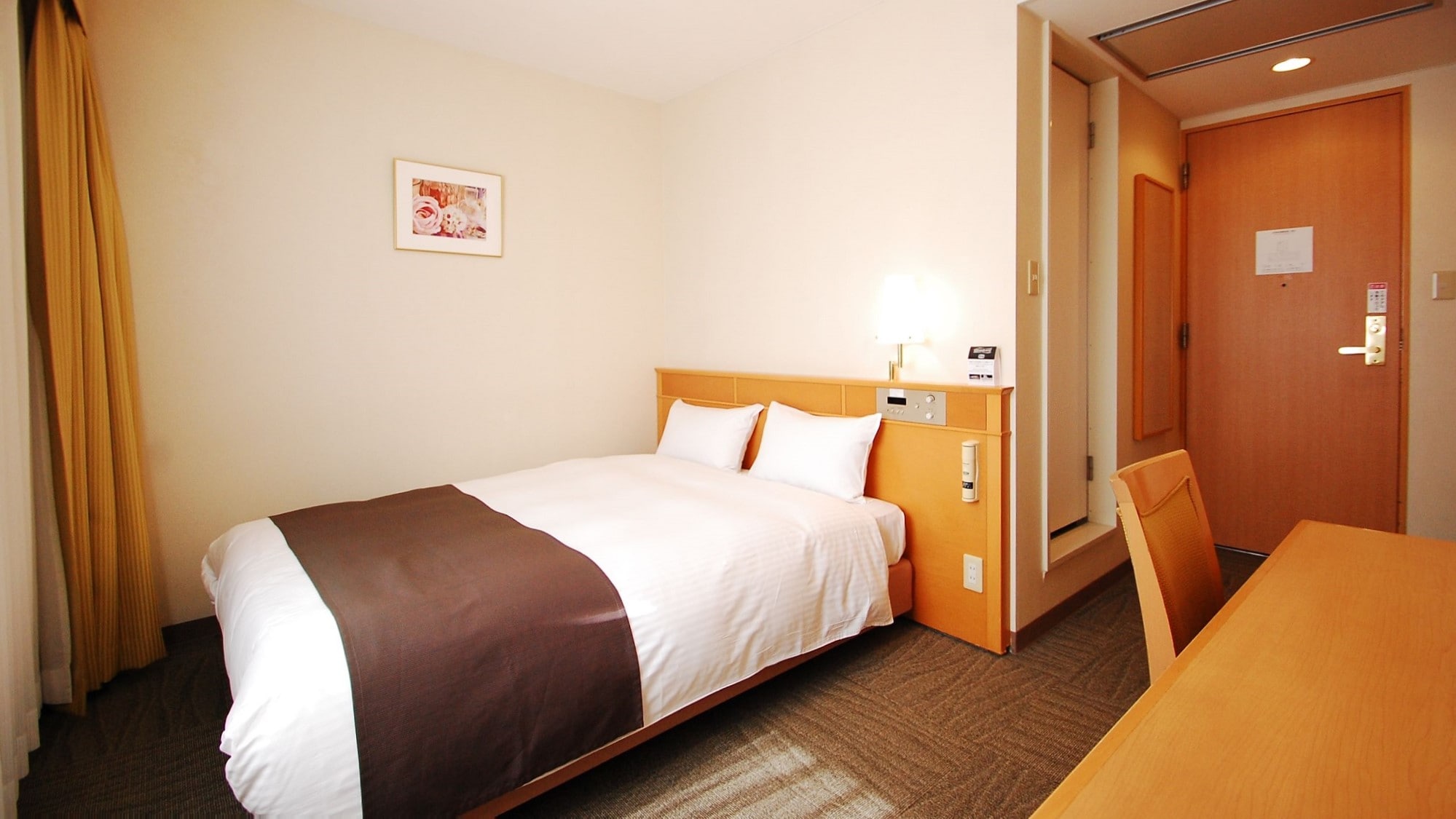 [Non-smoking] Semi-double room (Simmons) Double bed 140cm wide, 14 square meters / bed size