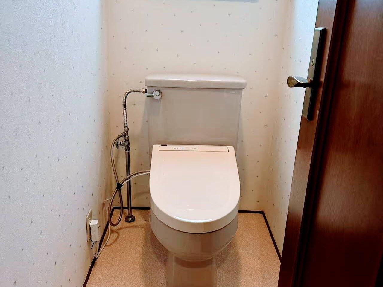 Western-style twin room for 1-2 people, with toilet and shared bathroom [non-smoking]