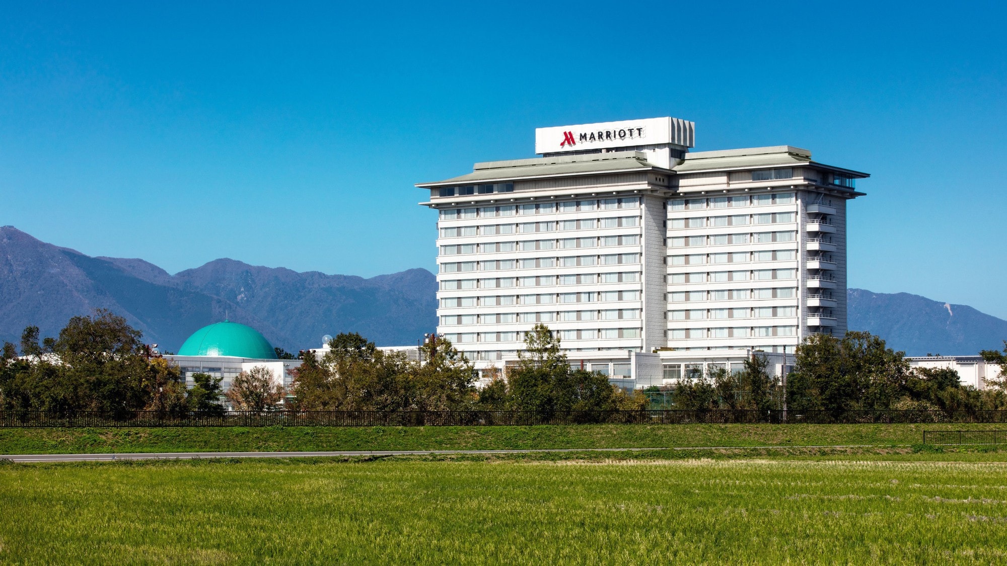 琵琶湖マリオットホテル外観 　昼