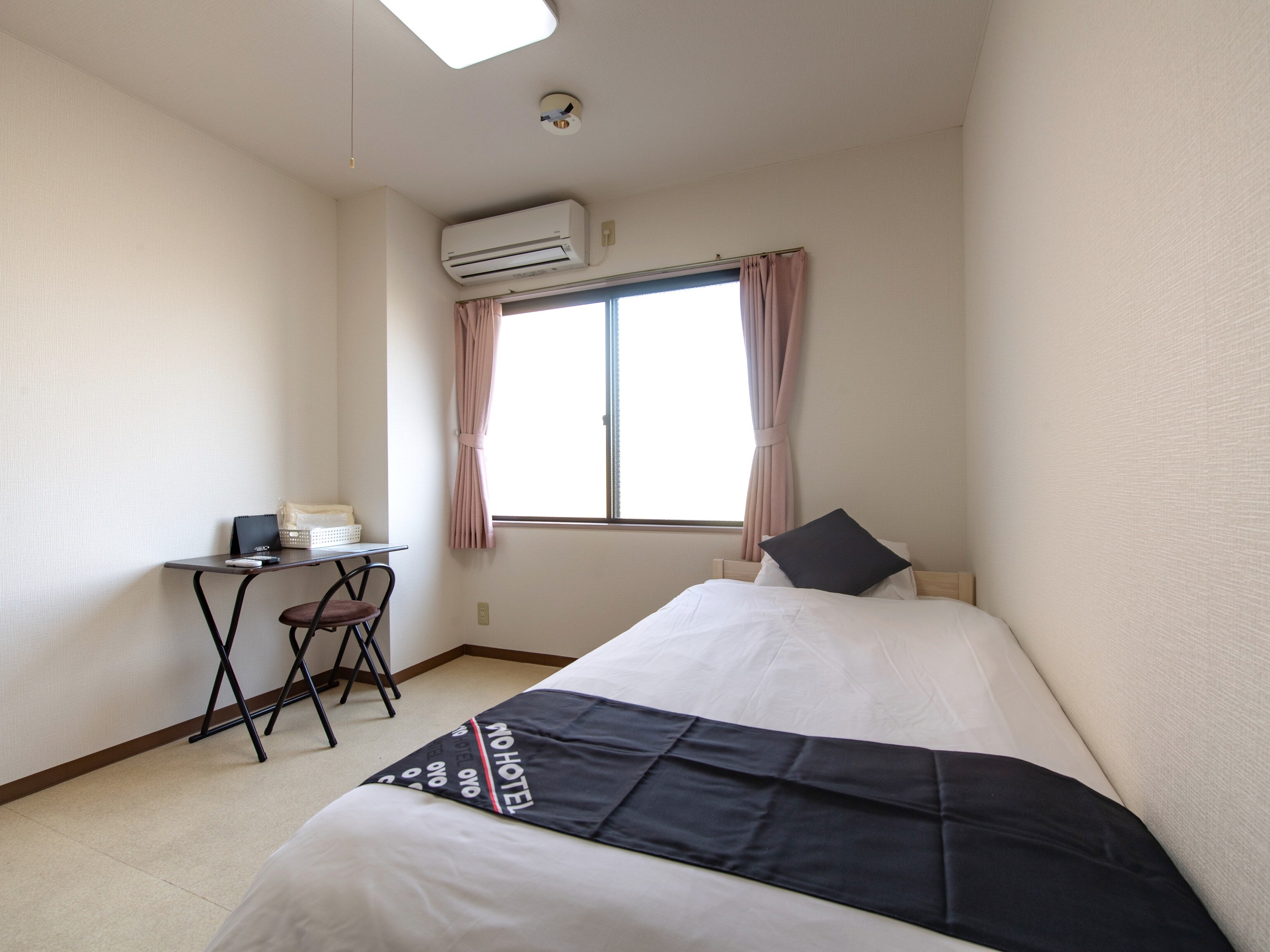 Single room (shared bathroom and toilet)