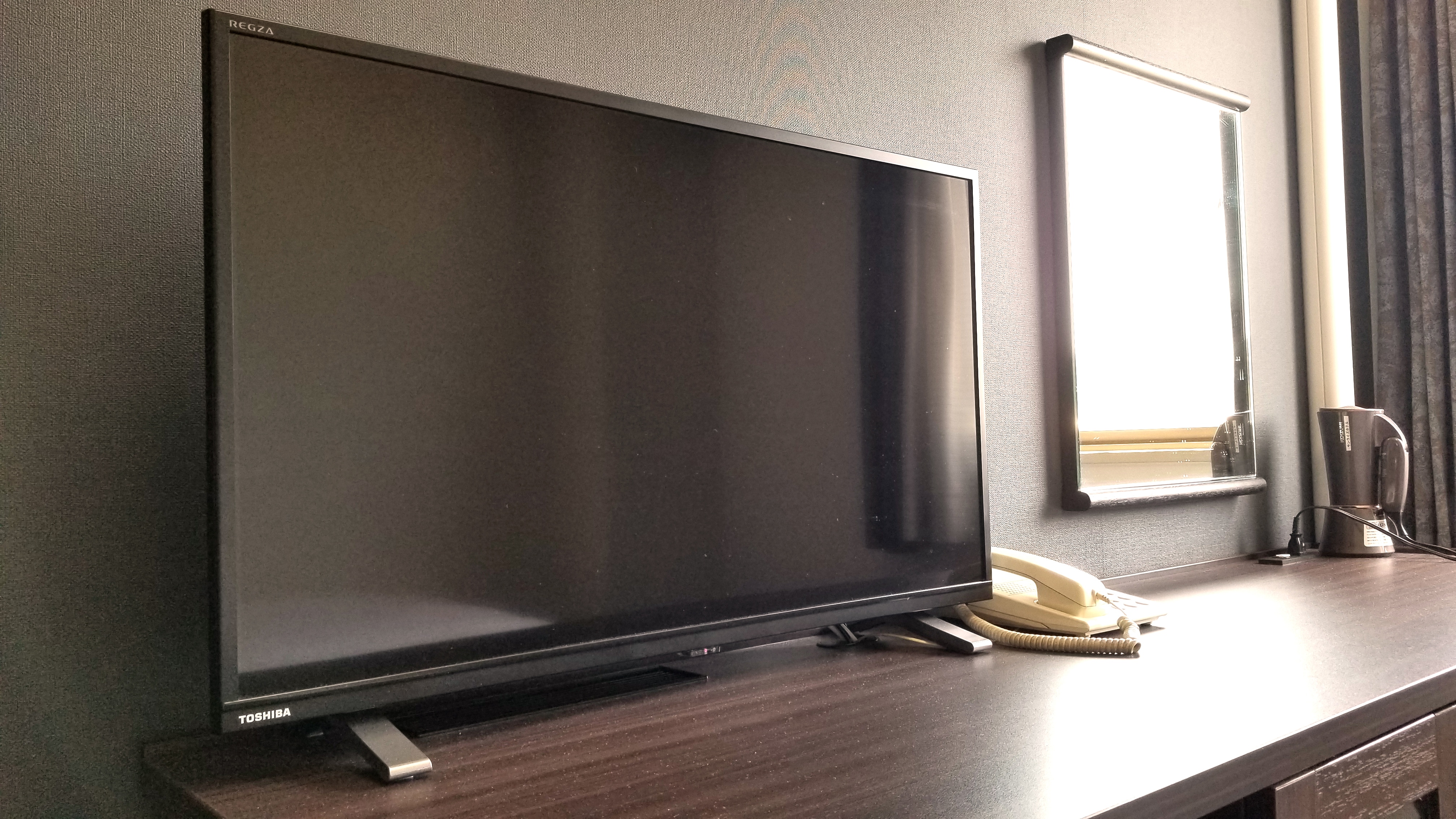 Large-screen Internet TVs installed in all rooms