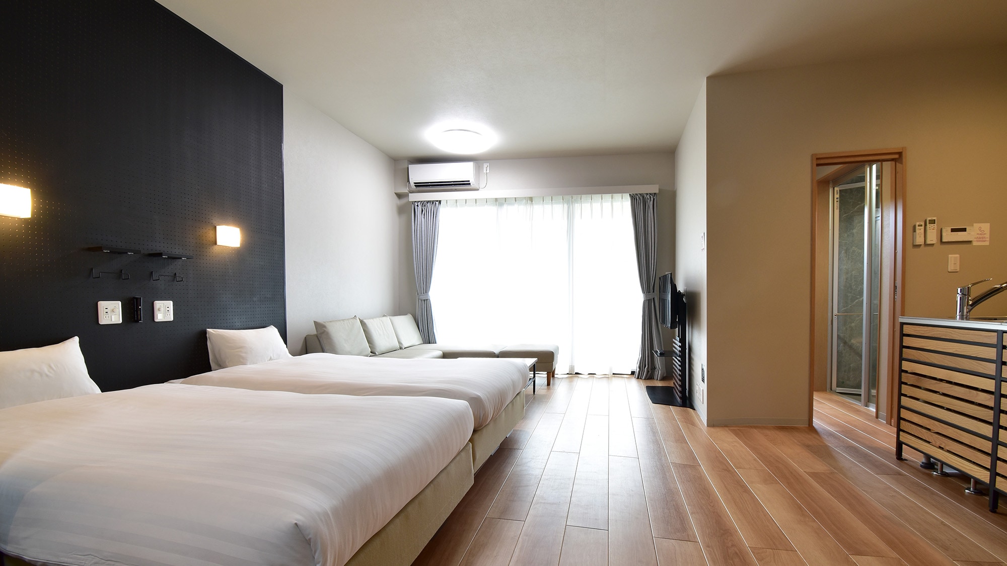 【스탠다드 룸/독 친화적인 룸】 넓은 거실로 완 제대로 편히 쉬실 수 있습니다