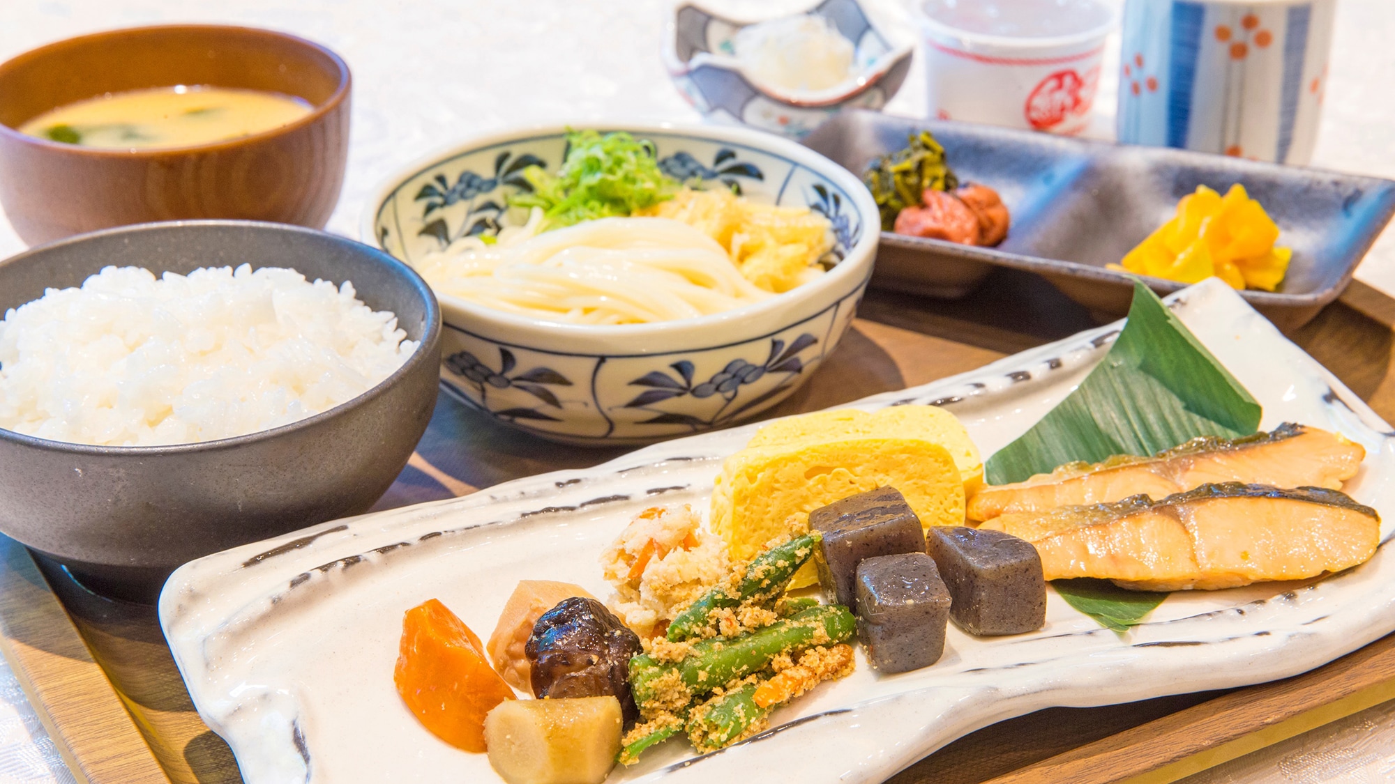 Japanese and Western breakfast buffet (Western food image) Breakfast is a source of energy. Please eat plenty and go out.