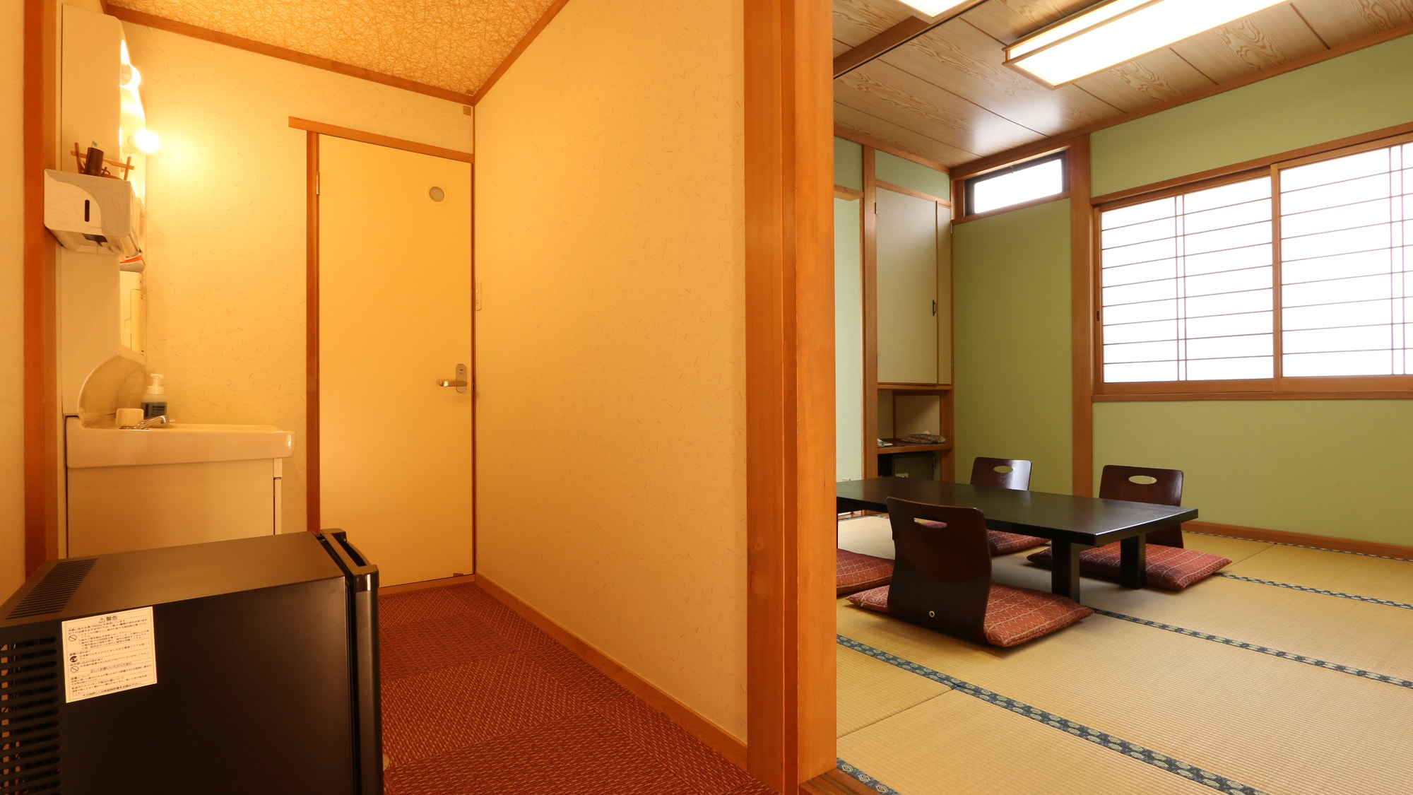 A 6-tatami Japanese-style room (main building) with a washbasin and toilet, air conditioning and heating, and internet connection available within the building.