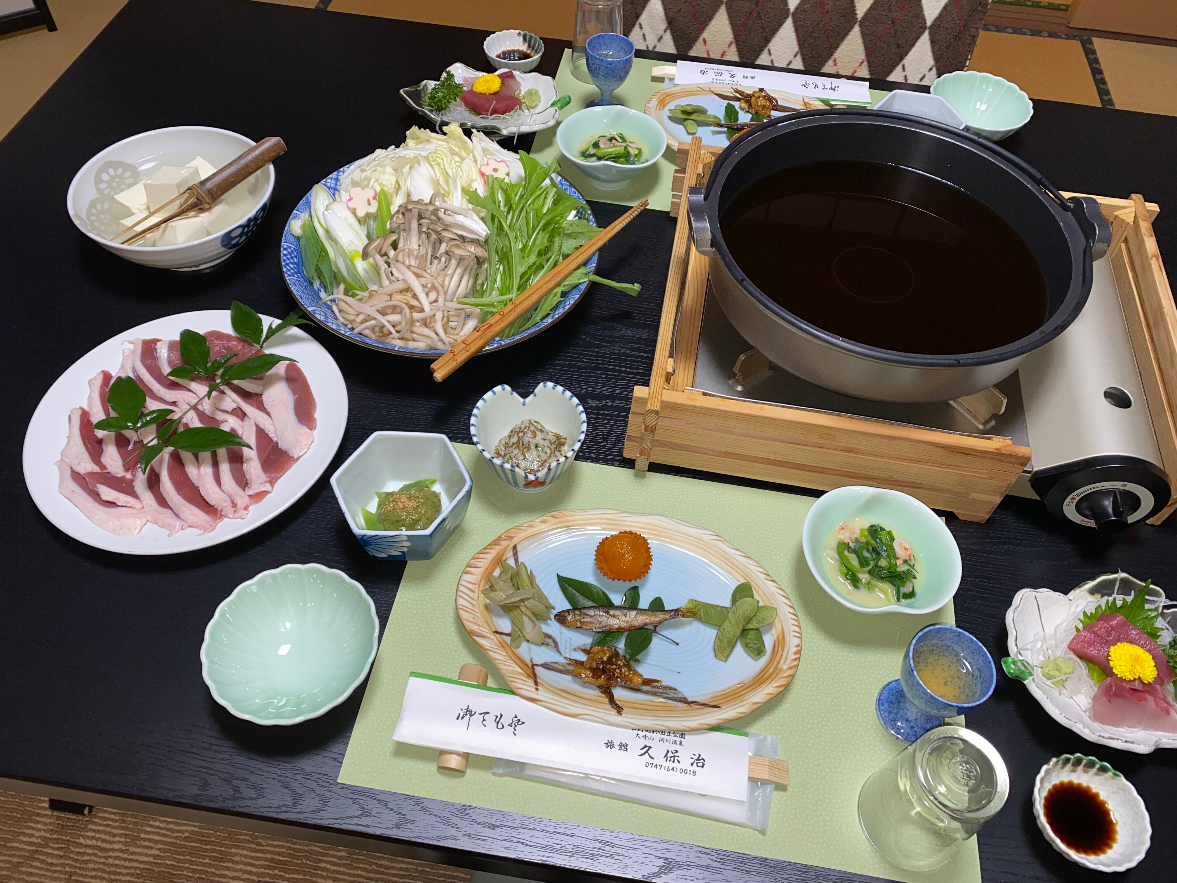 Supper (kamonabe) with plenty of vegetables. The sweetness of vegetables also blends into the soup stock