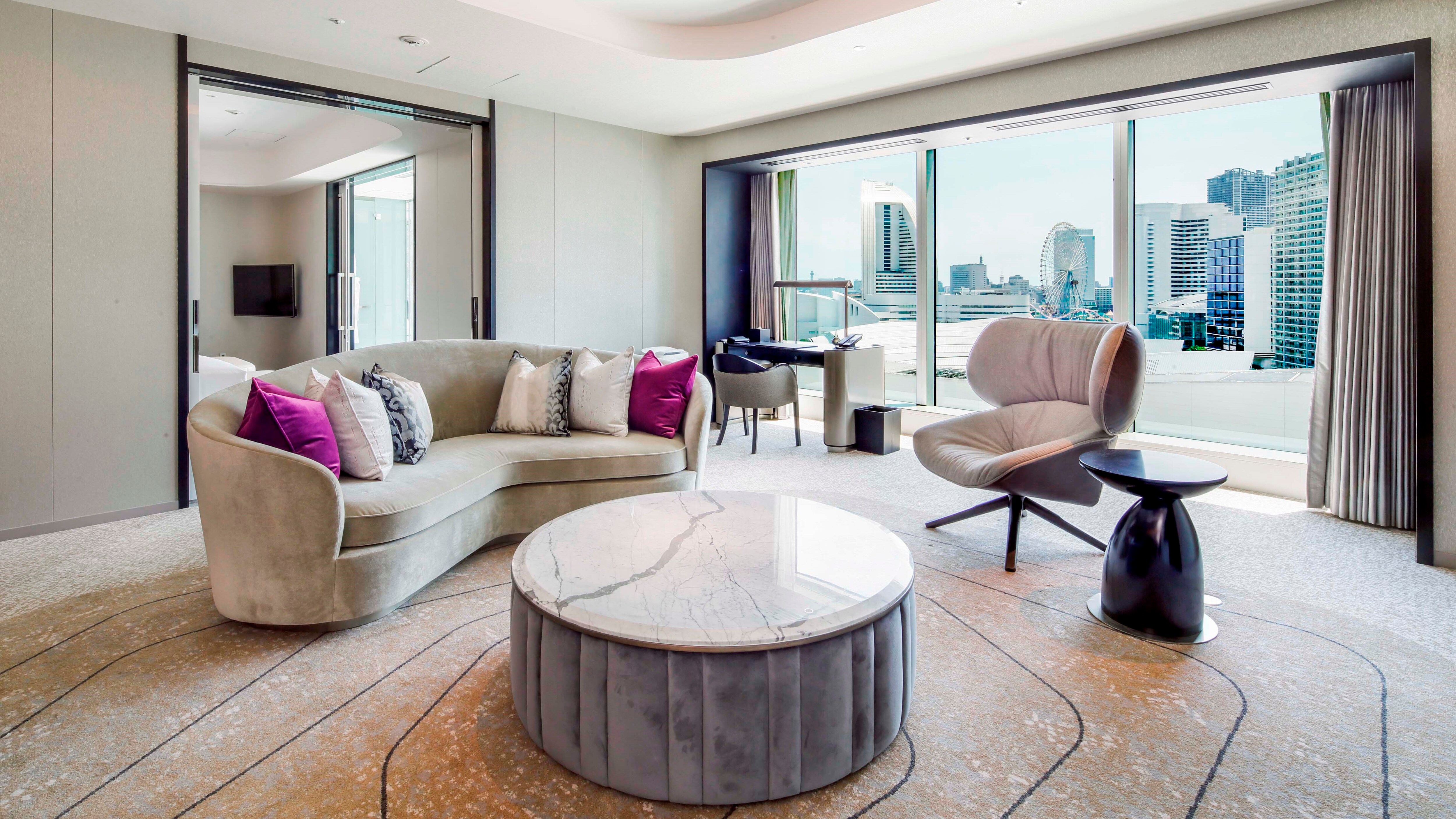 Living room (Executive Suite Twin)