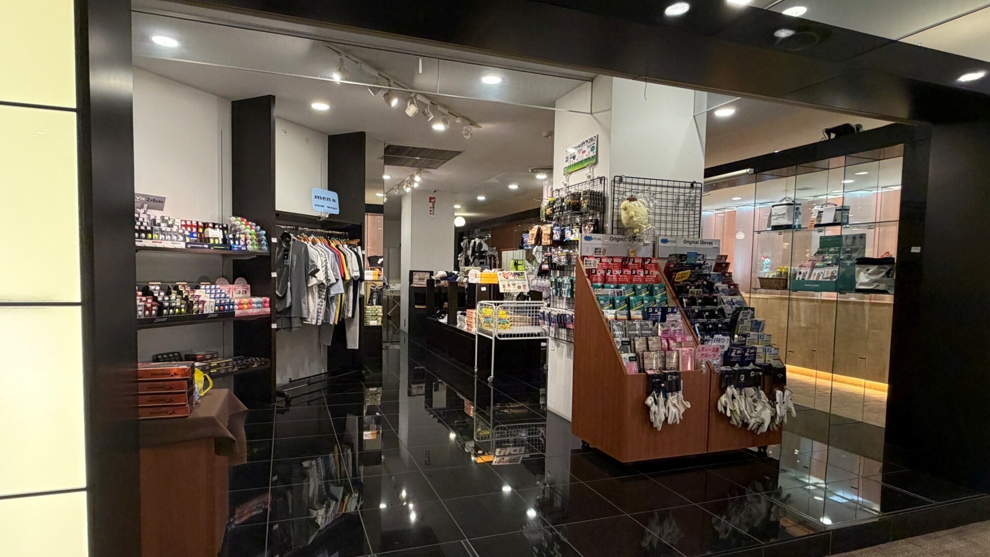 俱乐部会所内设有高尔夫用品商店。