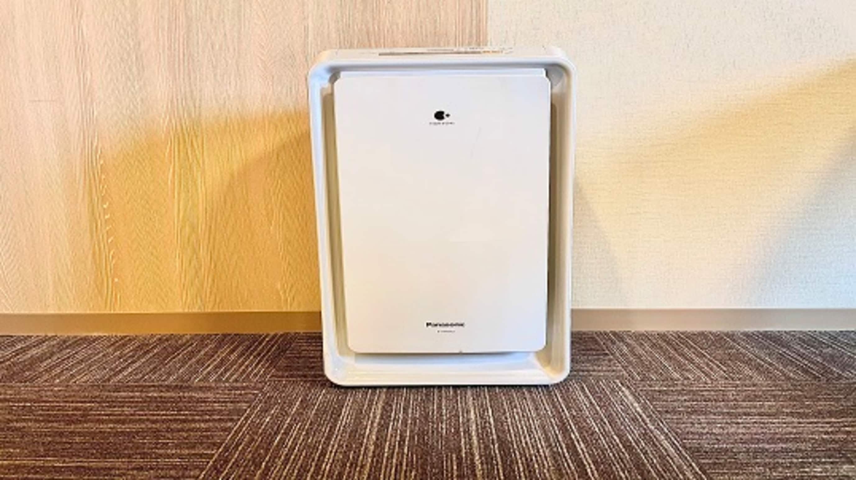 Air purifier with humidifier function