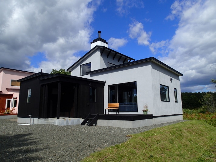 Exterior (Red-crowned Crane Building)