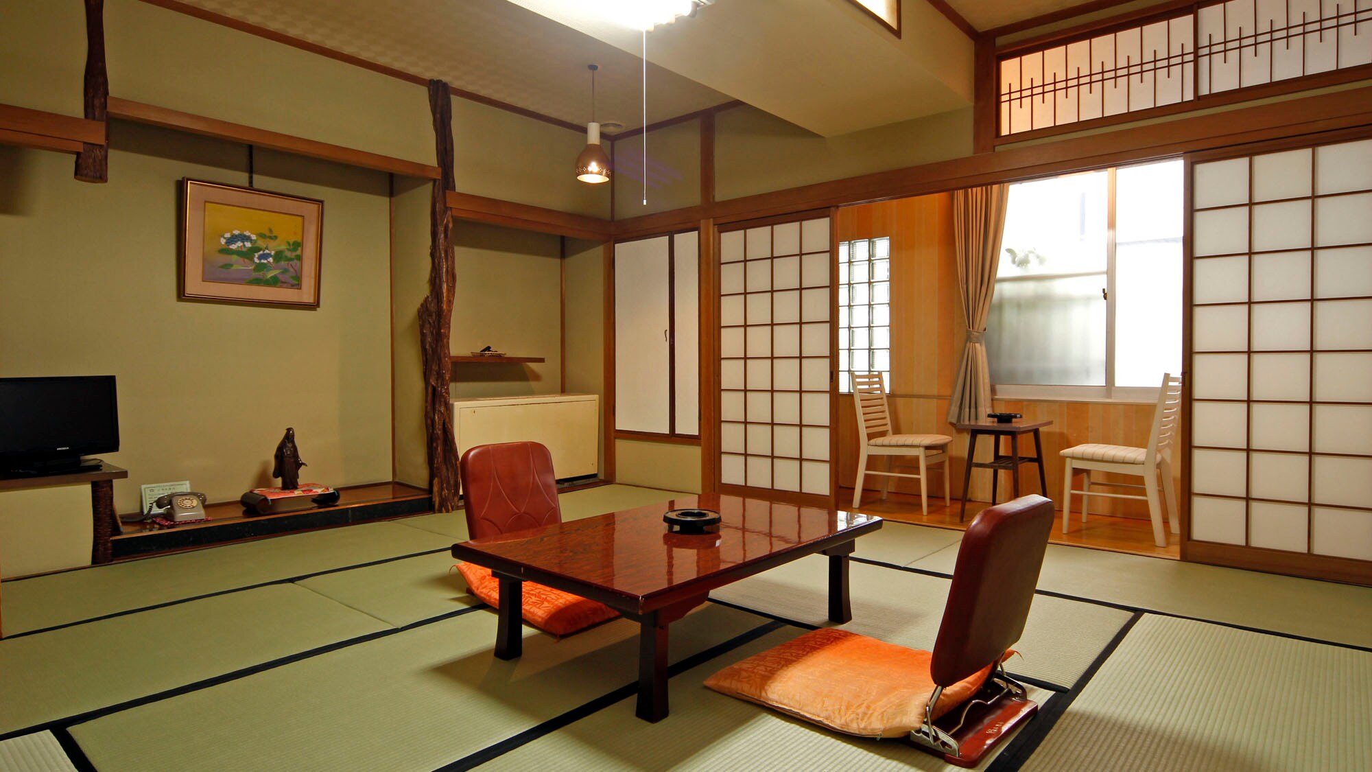 - Purely Japanese retro style Japanese room [bathroom and toilet included] - The Showa retro atmosphere creates a sense of nostalgia and the extraordinary.