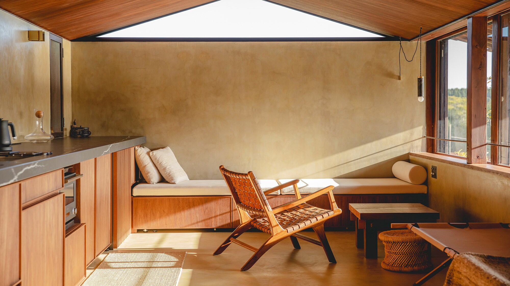 ・[Living room] A cozy space with an elaborate design that allows you to feel one with nature.