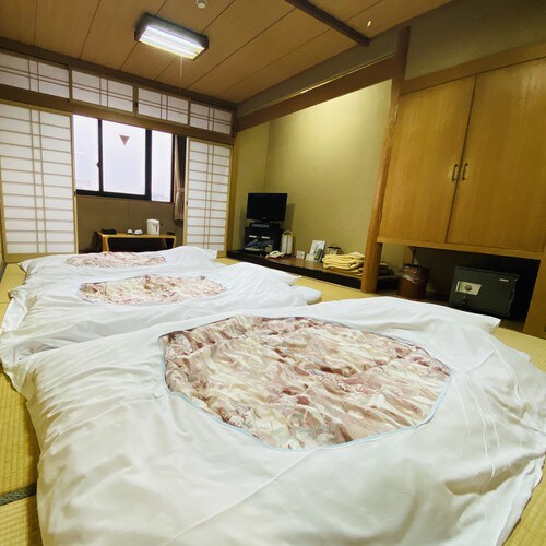 [Japanese-style room / smoking] Recommended for those who want to relax with tatami mats and futons <Wi-Fi, washlet available>