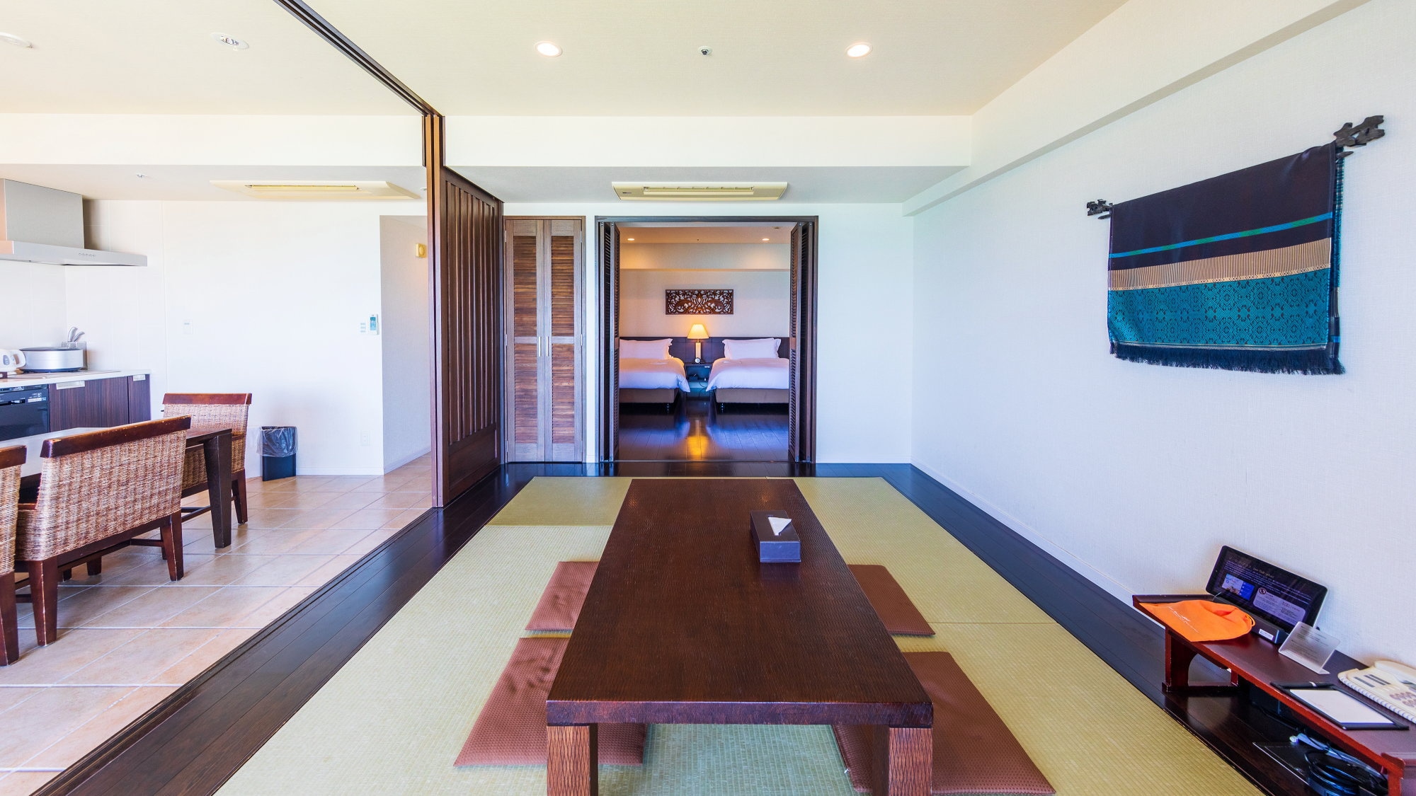 ■ Contoh suite gaya Jepang-Barat (61-71 meter persegi) di gedung kondominium