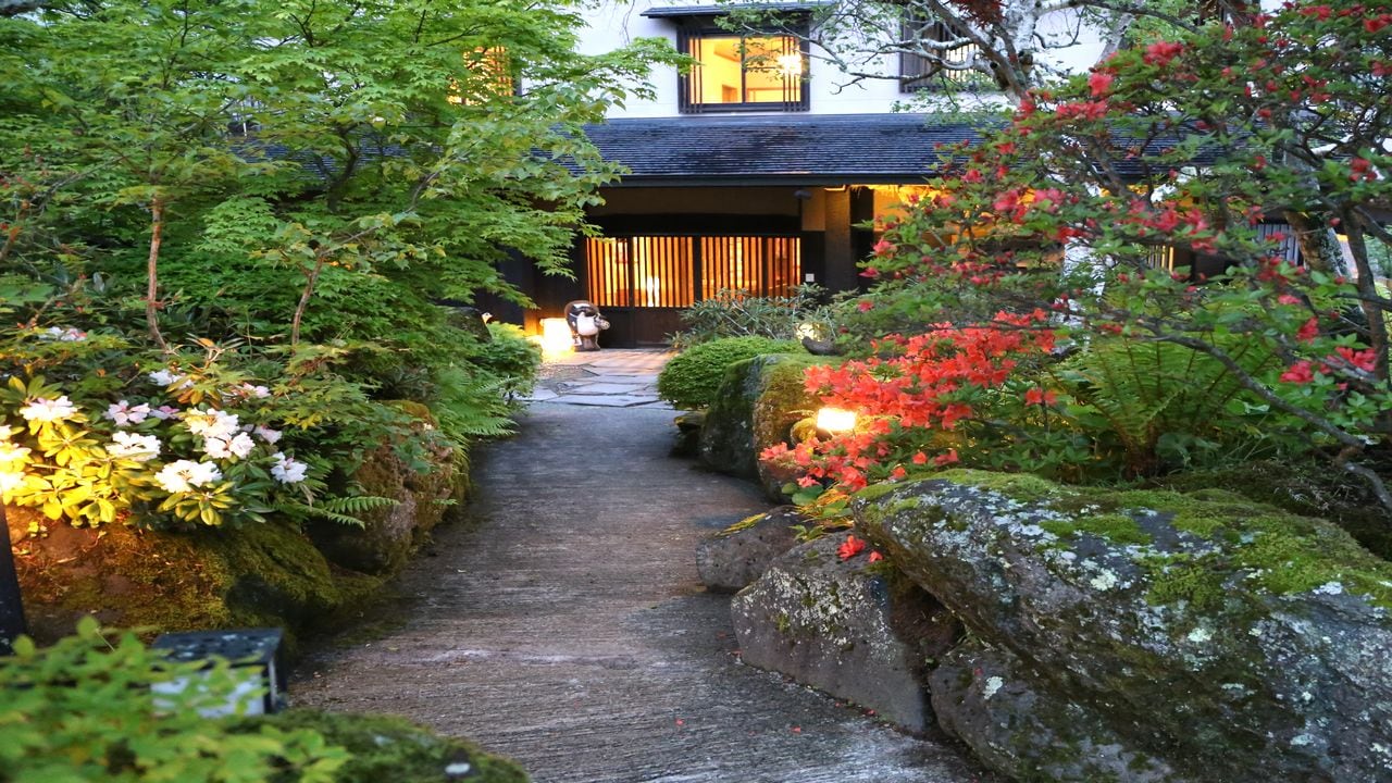 Approach to Sawaemon's entrance.jpg