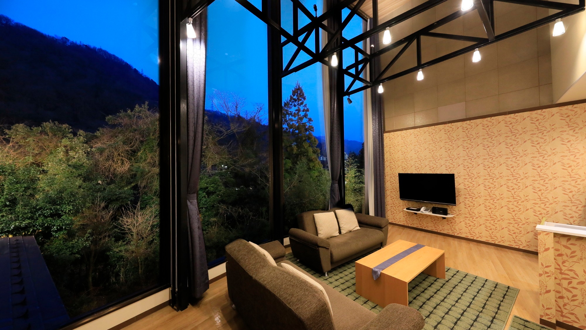 [Standard room example] The room has a calm atmosphere at night.