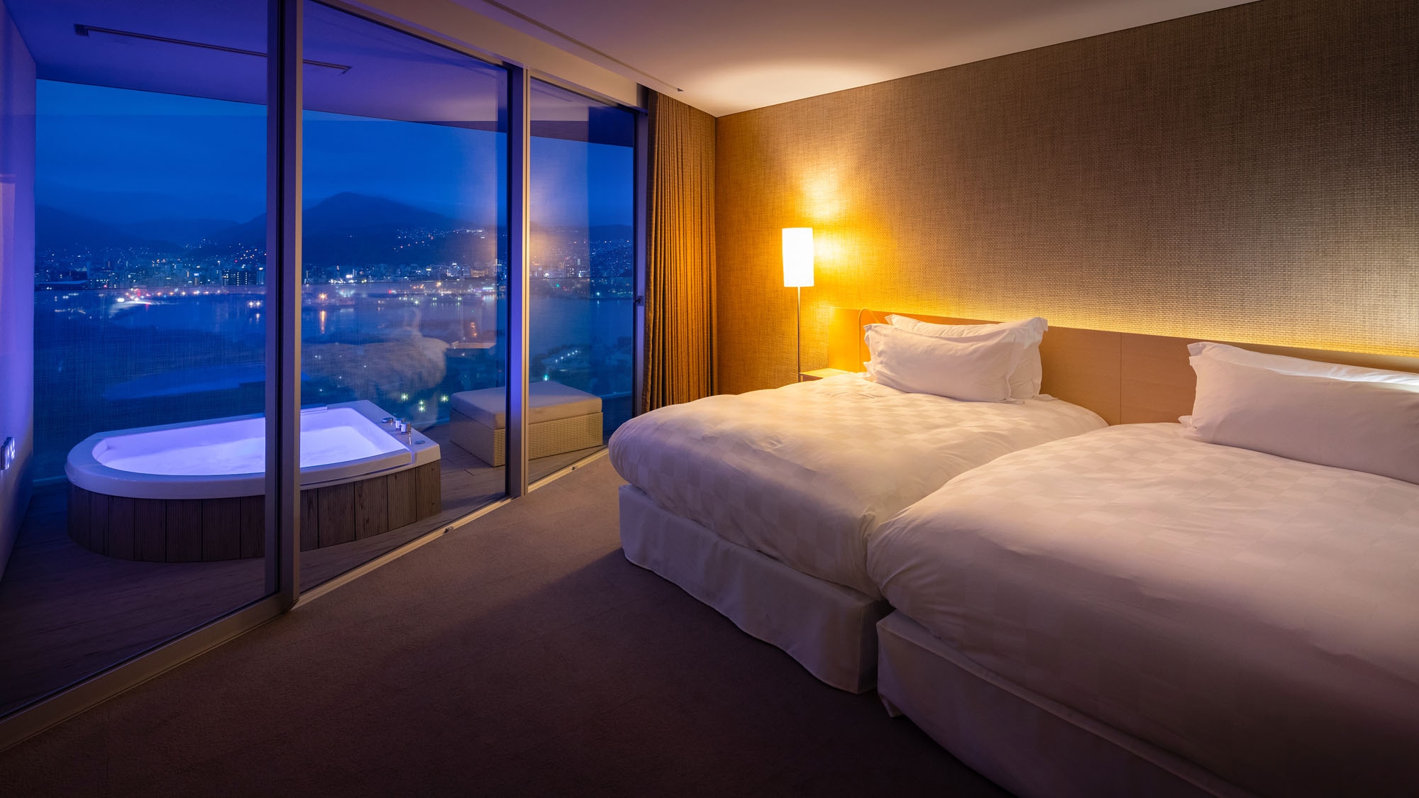[Royal Suite Hollywood Twin]