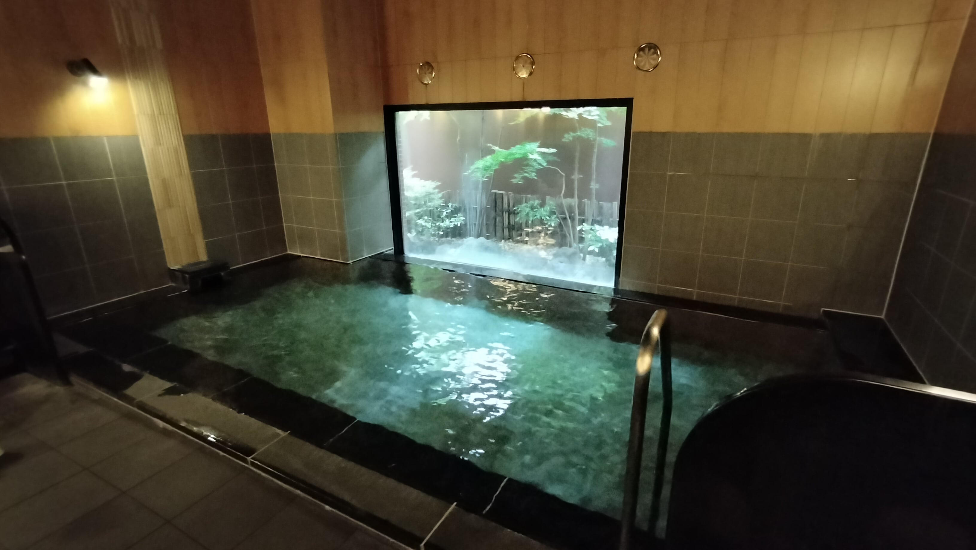 Men's large bath