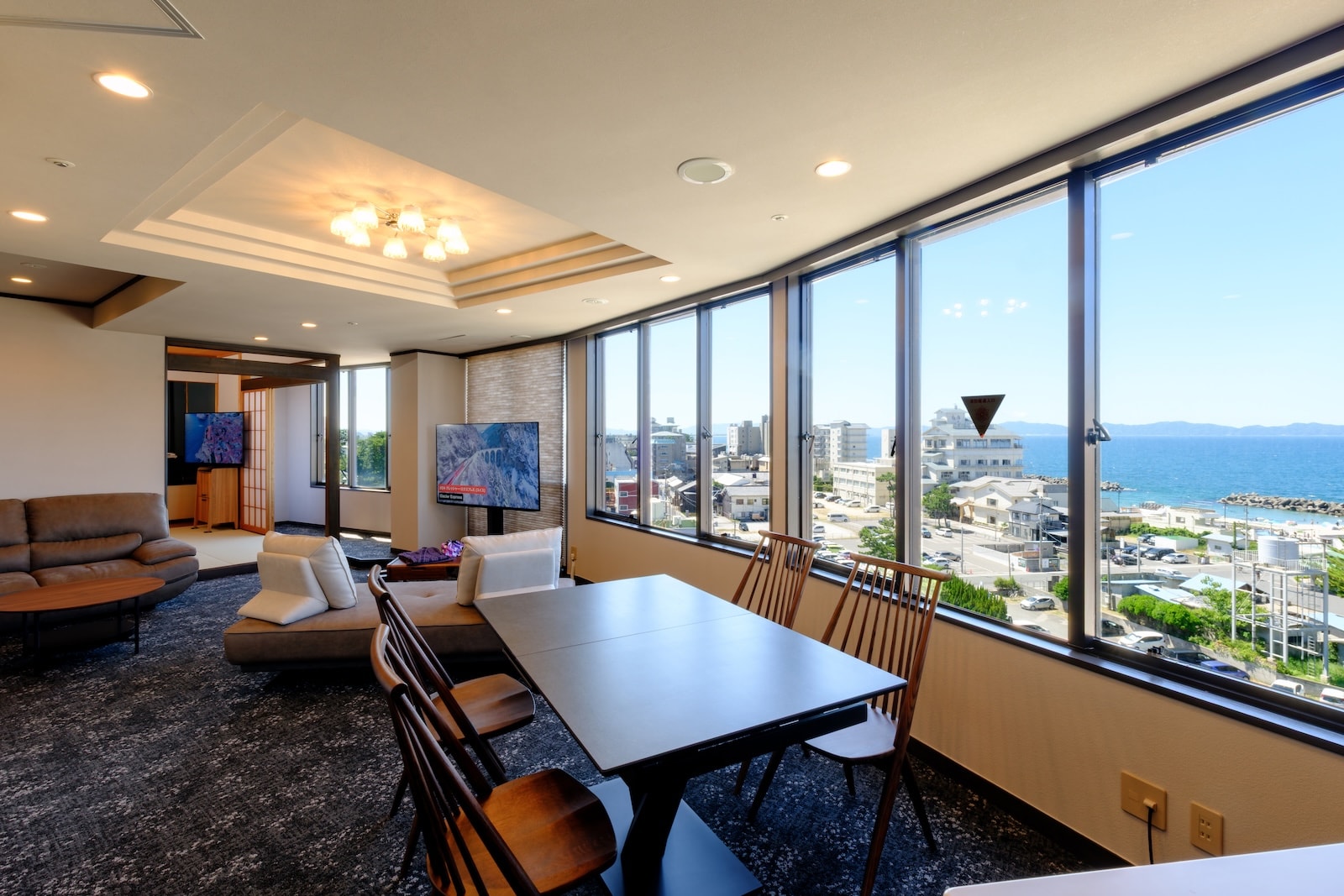 [Renovated in August 2025] Room 702 Living & Dining