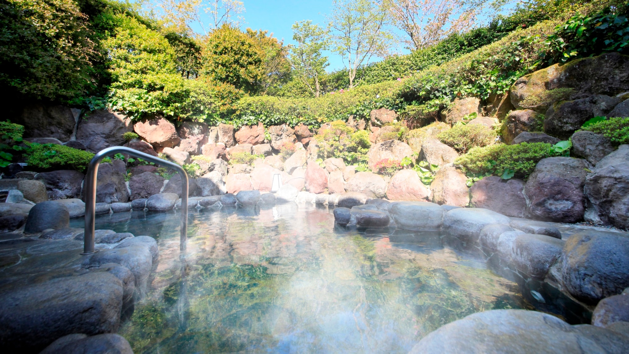 [Open-air bath] Open-air bath where the natural breeze feels good