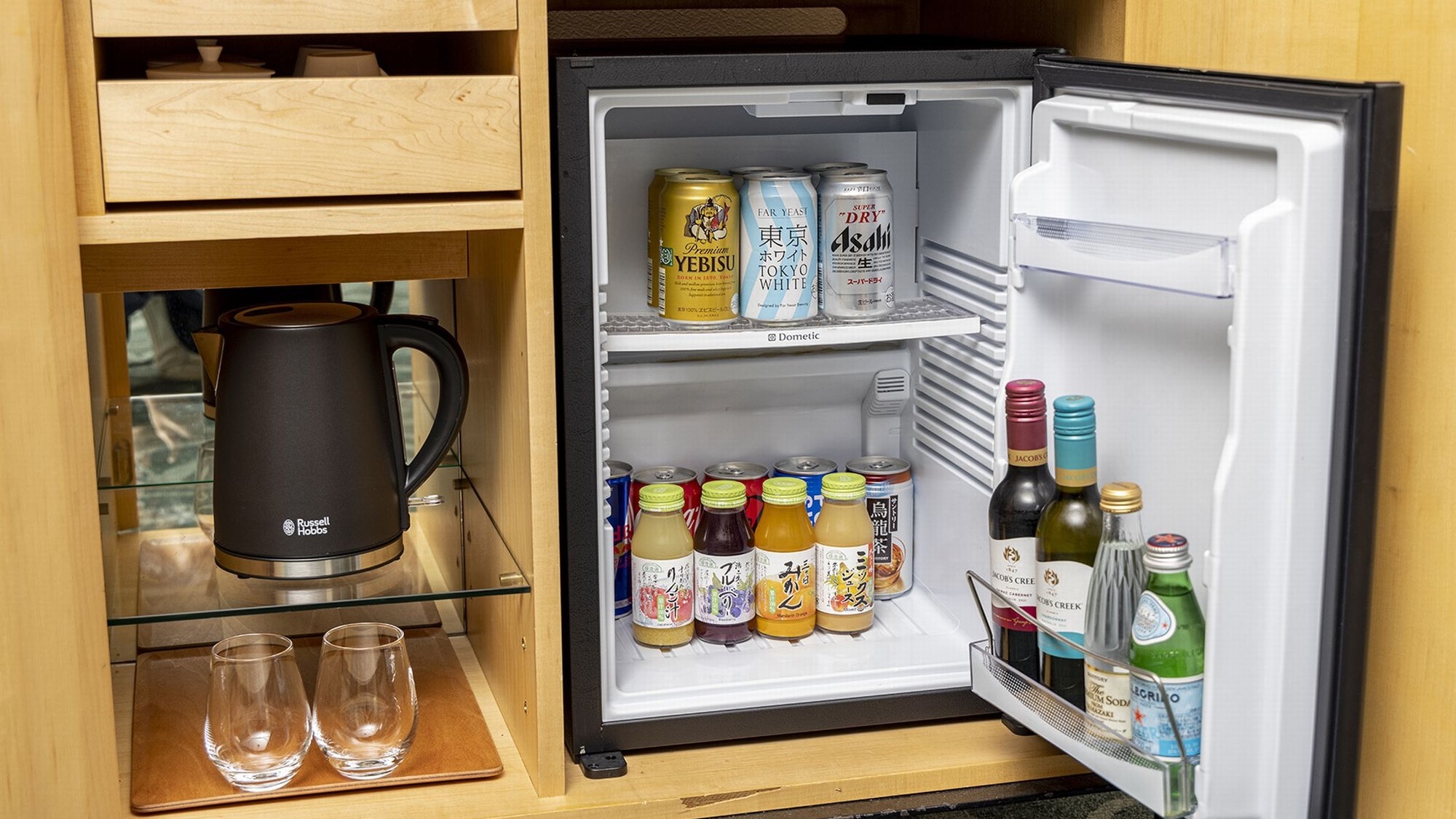 ◆Minibar kamar tamu |. FAR YEAST Tokyo Bir putih dan jus seri Junzosen tersedia. (Dibayar