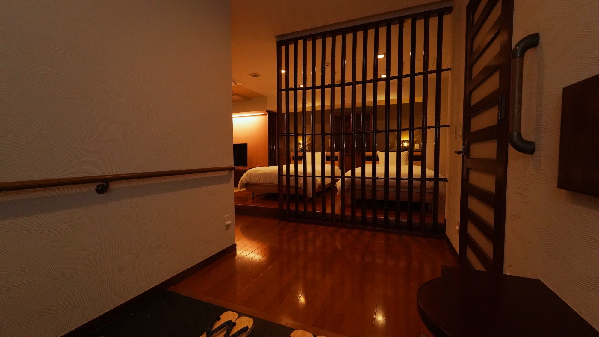 Special room: Japanese-Western room (8 tatami mats) + Western-style room (14 square meters) (with open-air bath)
